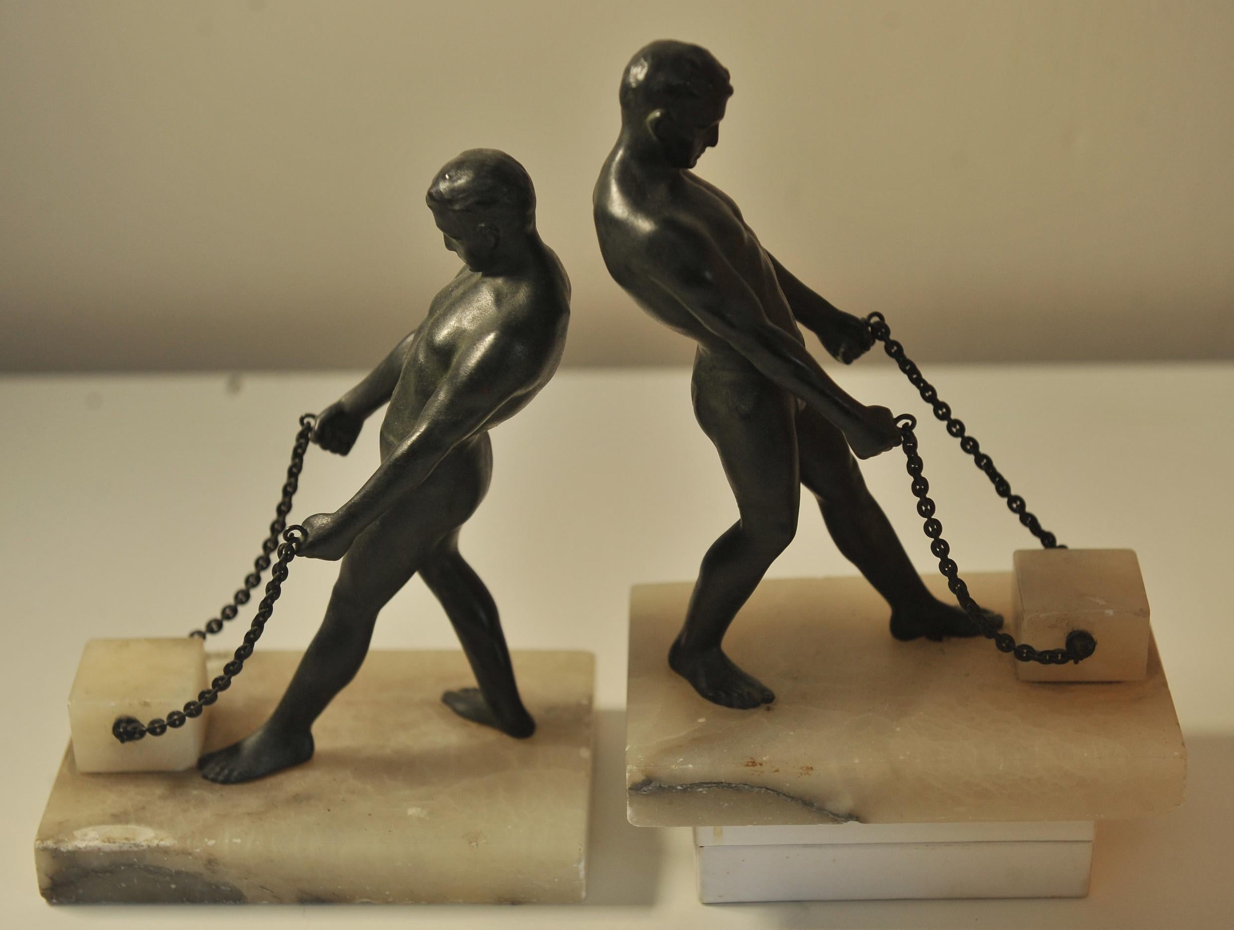  Paire de serre-livres assortis Grand Tour Bronze Figurine masculine Greco sur socle en albâtre  en vente 3