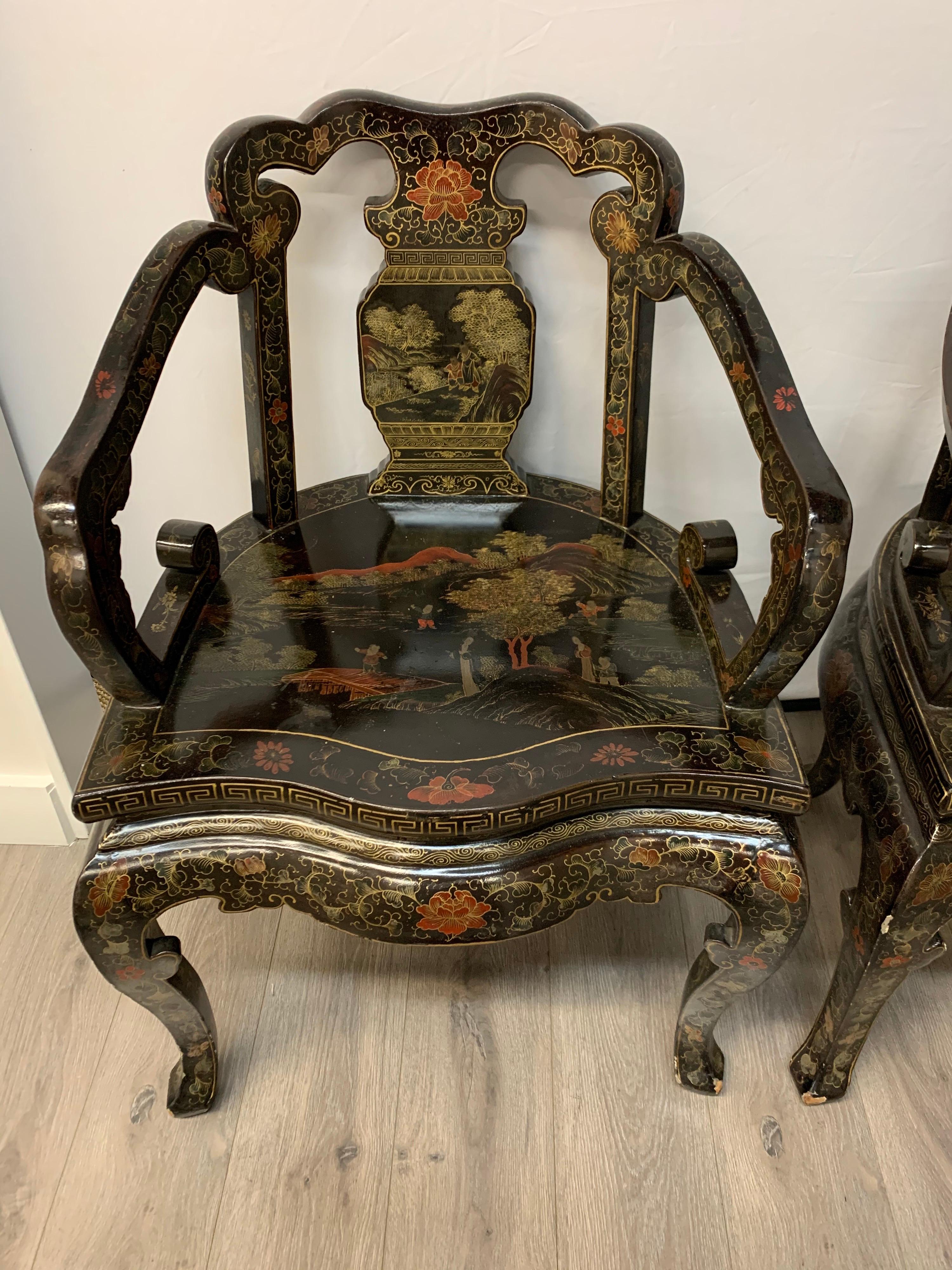 Pair of Matching Chinoiserie Chinese Export Hand Painted Armchairs In Good Condition In West Hartford, CT