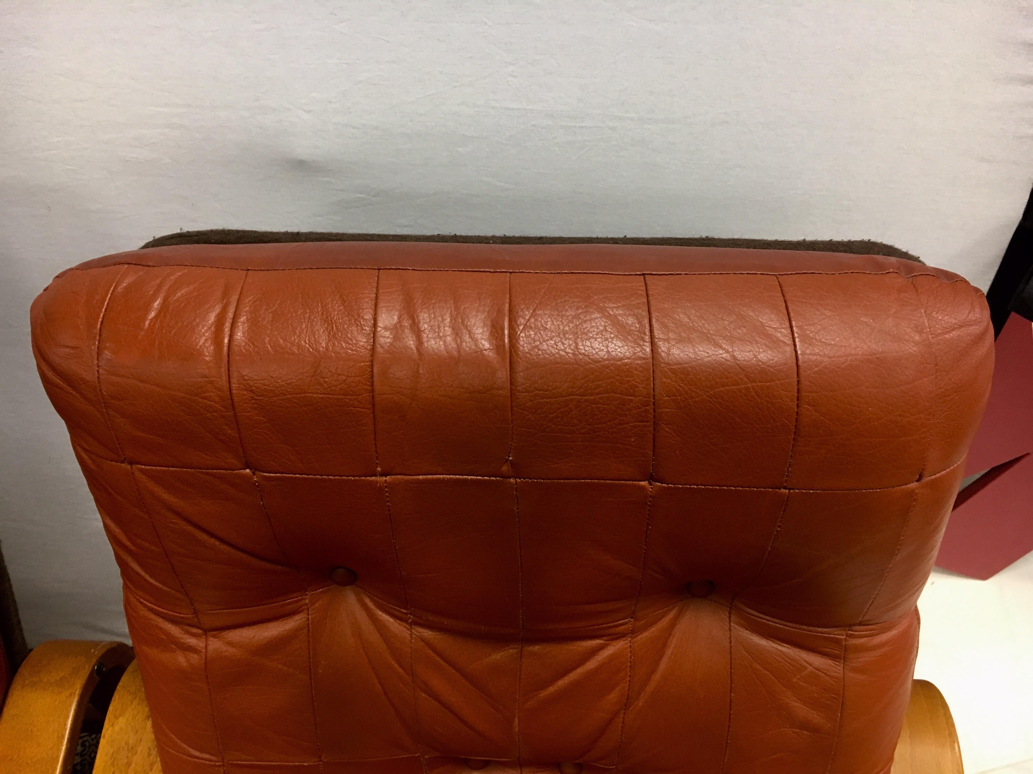 Late 20th Century Pair of Danish Modern Teak and Tufted Leather Lounge Chairs