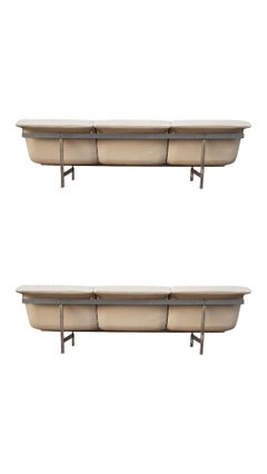 Coppia di divani ad onda in pelle Giovanni Offredi per Saporiti