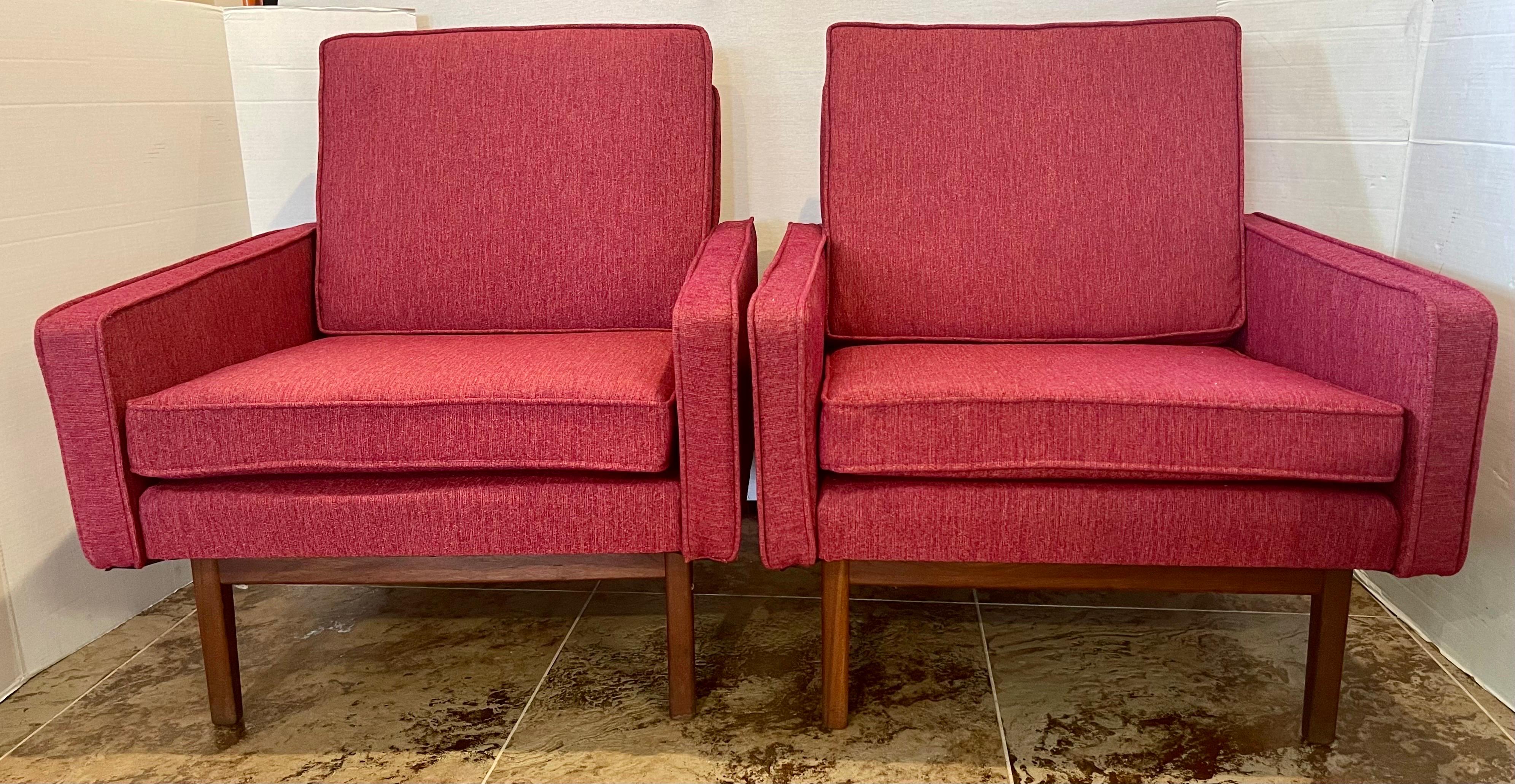 Mid-Century Modern Pair of Matching Jack Cartwright for Founders Lounge Chairs Newly Upholstered