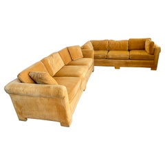 Paar zusammenpassende Mid-Century Modern Century Furniture Hermes Orange Velvet Sofas