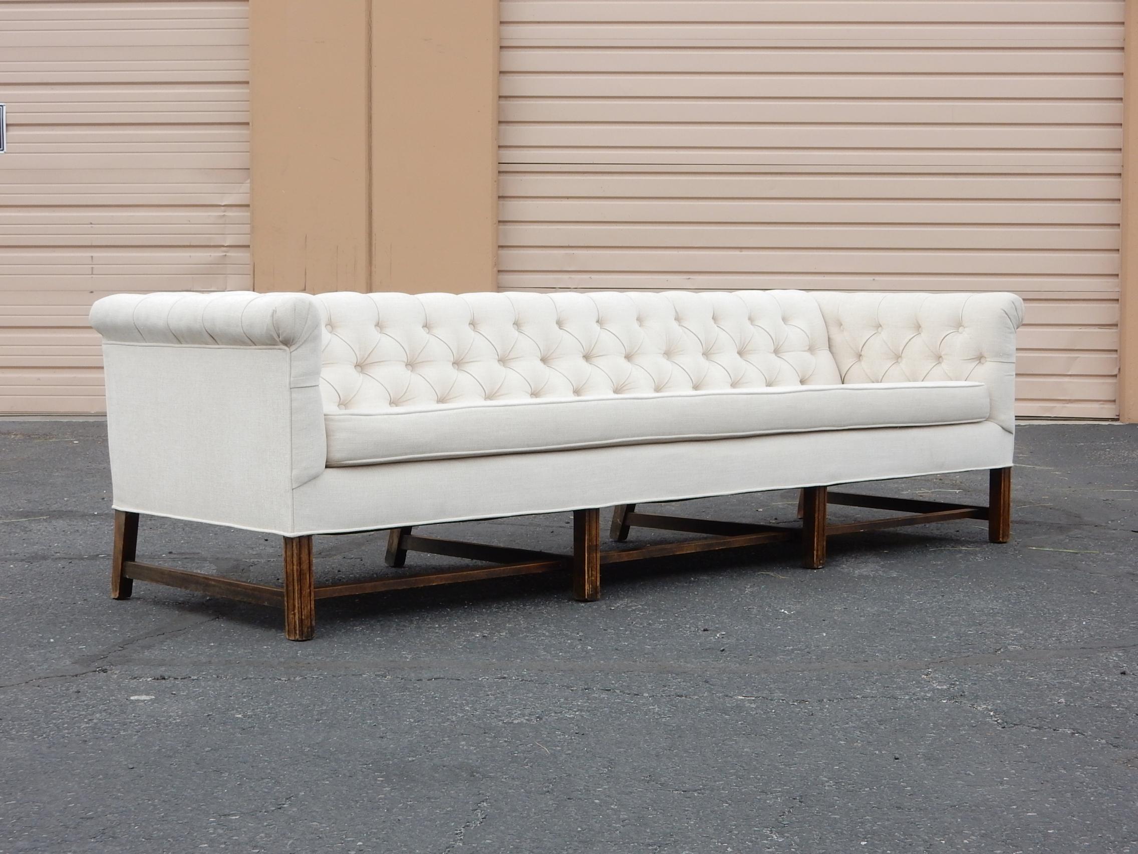 Pair of Matching Mid-Century Modern Tufted Tuxedo Sofas In Good Condition For Sale In Las Vegas, NV