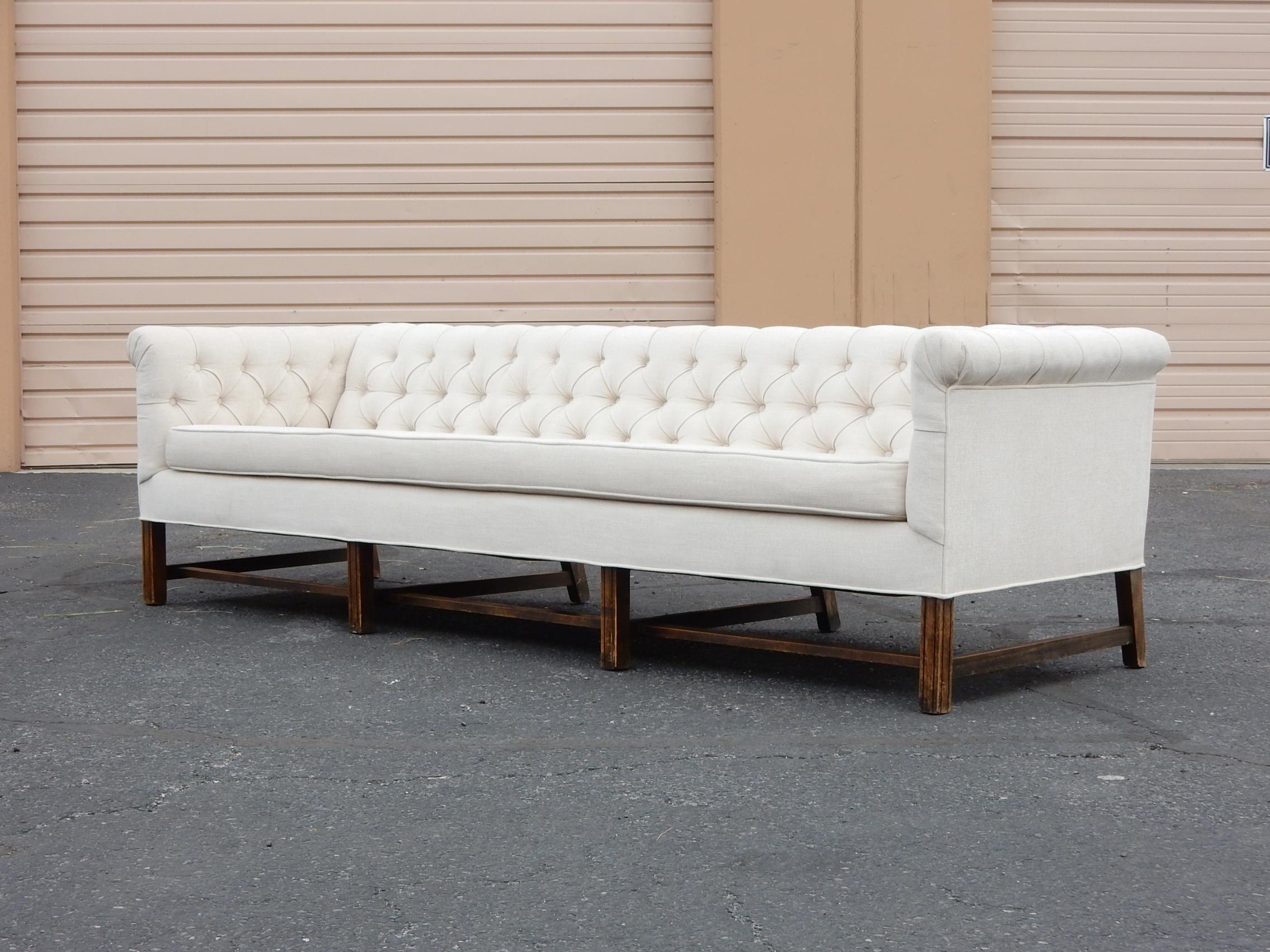 20th Century Pair of Matching Mid-Century Modern Tufted Tuxedo Sofas For Sale