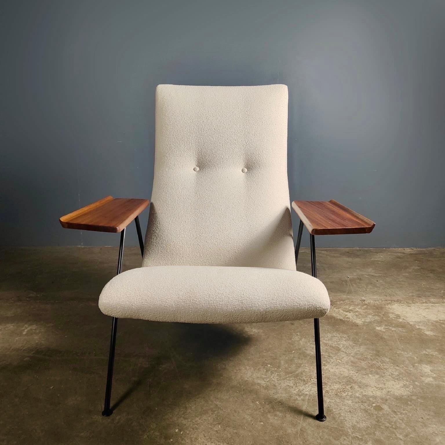 Mid-Century Modern Pair Of Matching Robin Day For Hille 1952 Reclining Lounge Chairs Mid Century
