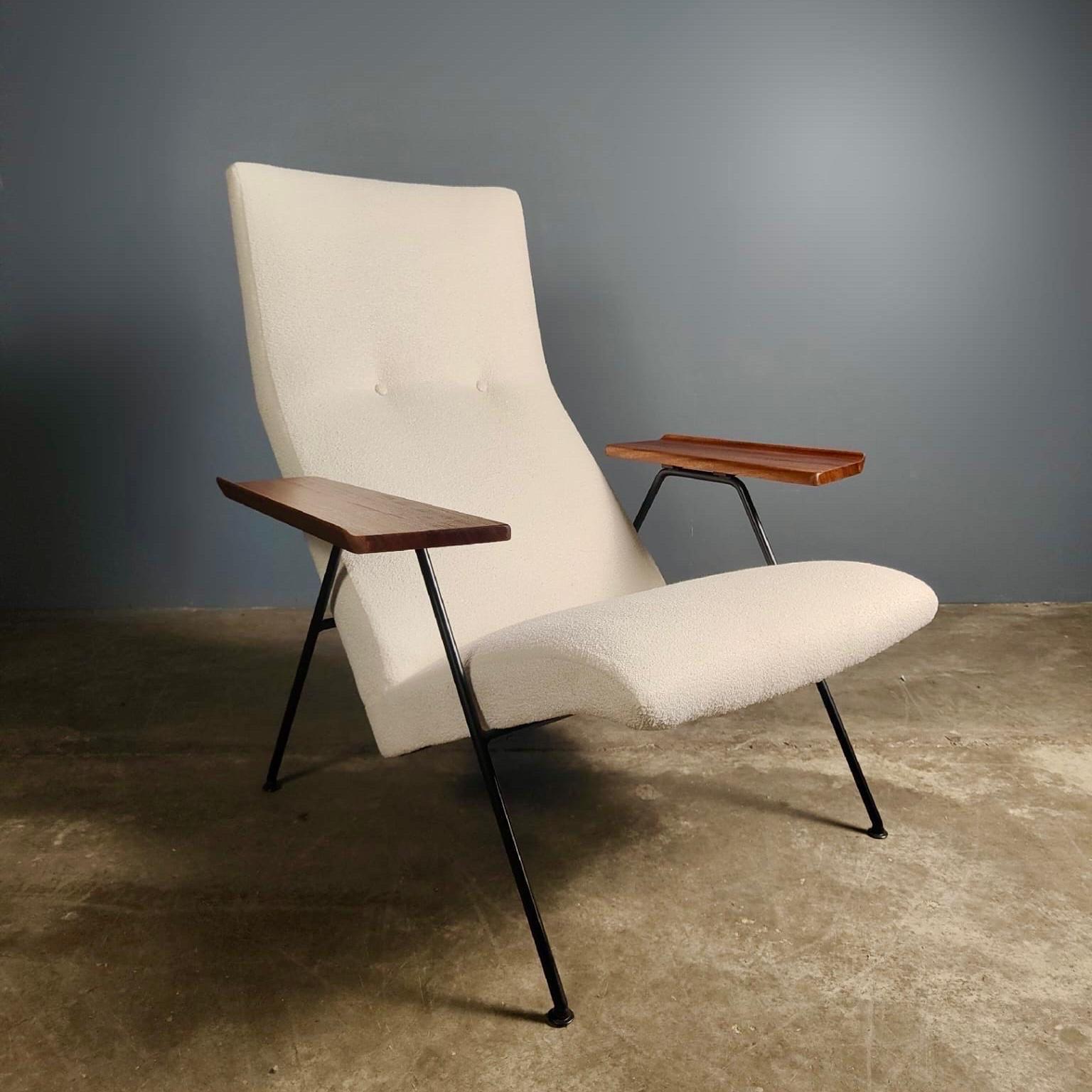 British Pair Of Matching Robin Day For Hille 1952 Reclining Lounge Chairs Mid Century