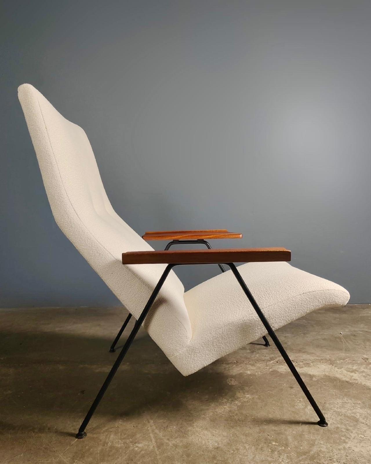Mid-20th Century Pair Of Matching Robin Day For Hille 1952 Reclining Lounge Chairs Mid Century