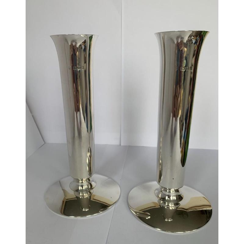 Pair of Matching Sterling Silver Vases by Edward Barnard & Sons Ltd, 1935 For Sale 1