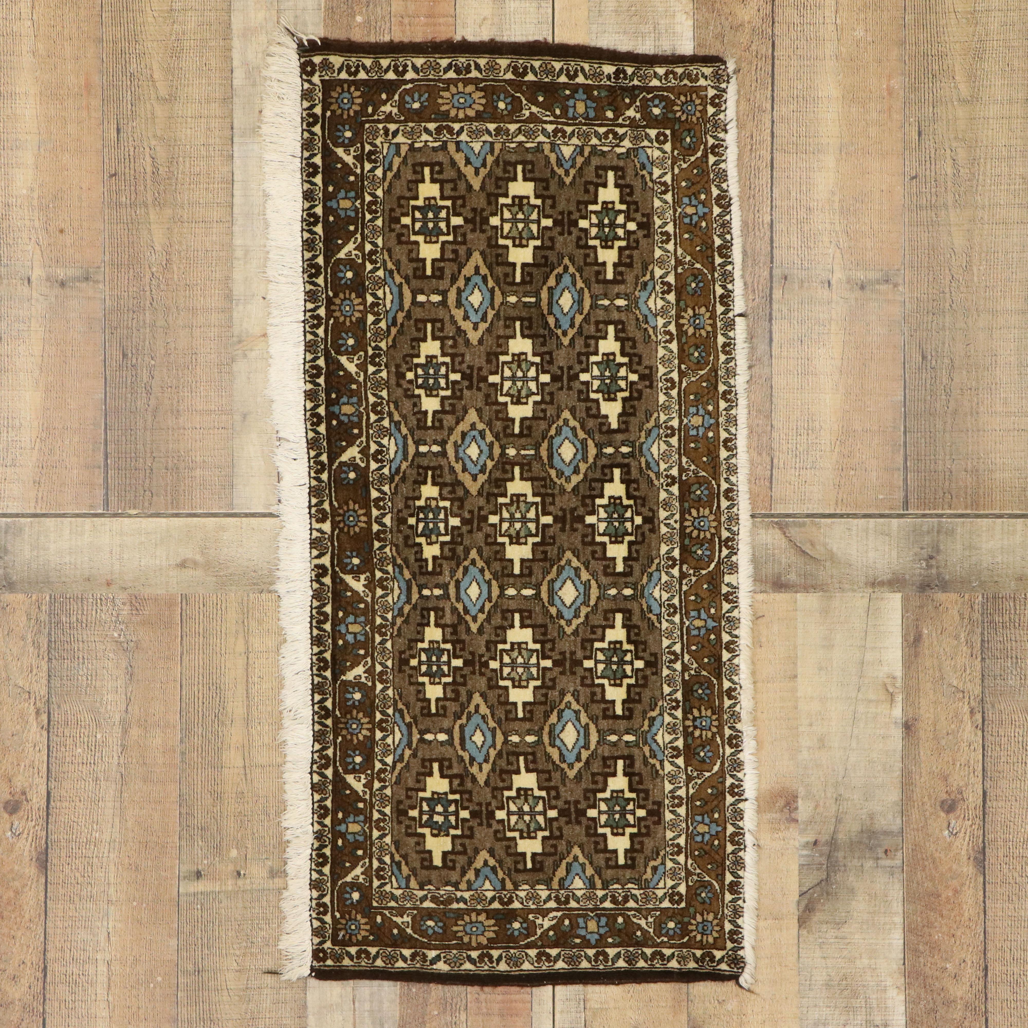 Paar passende persische Mashhad-Teppiche im Mid-Century-Modern-Stil im Angebot 8