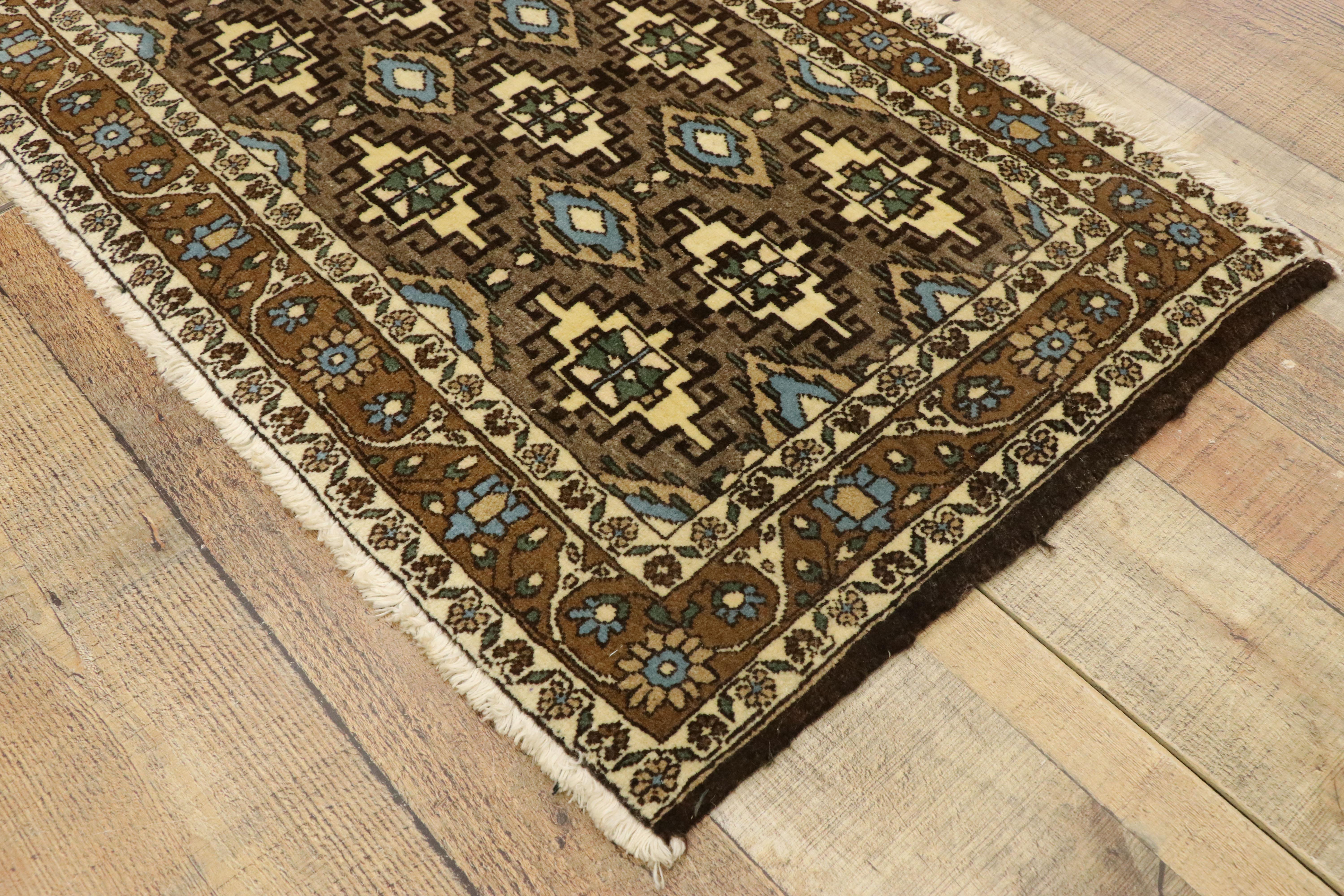 Paar passende persische Mashhad-Teppiche im Mid-Century-Modern-Stil im Zustand „Gut“ im Angebot in Dallas, TX