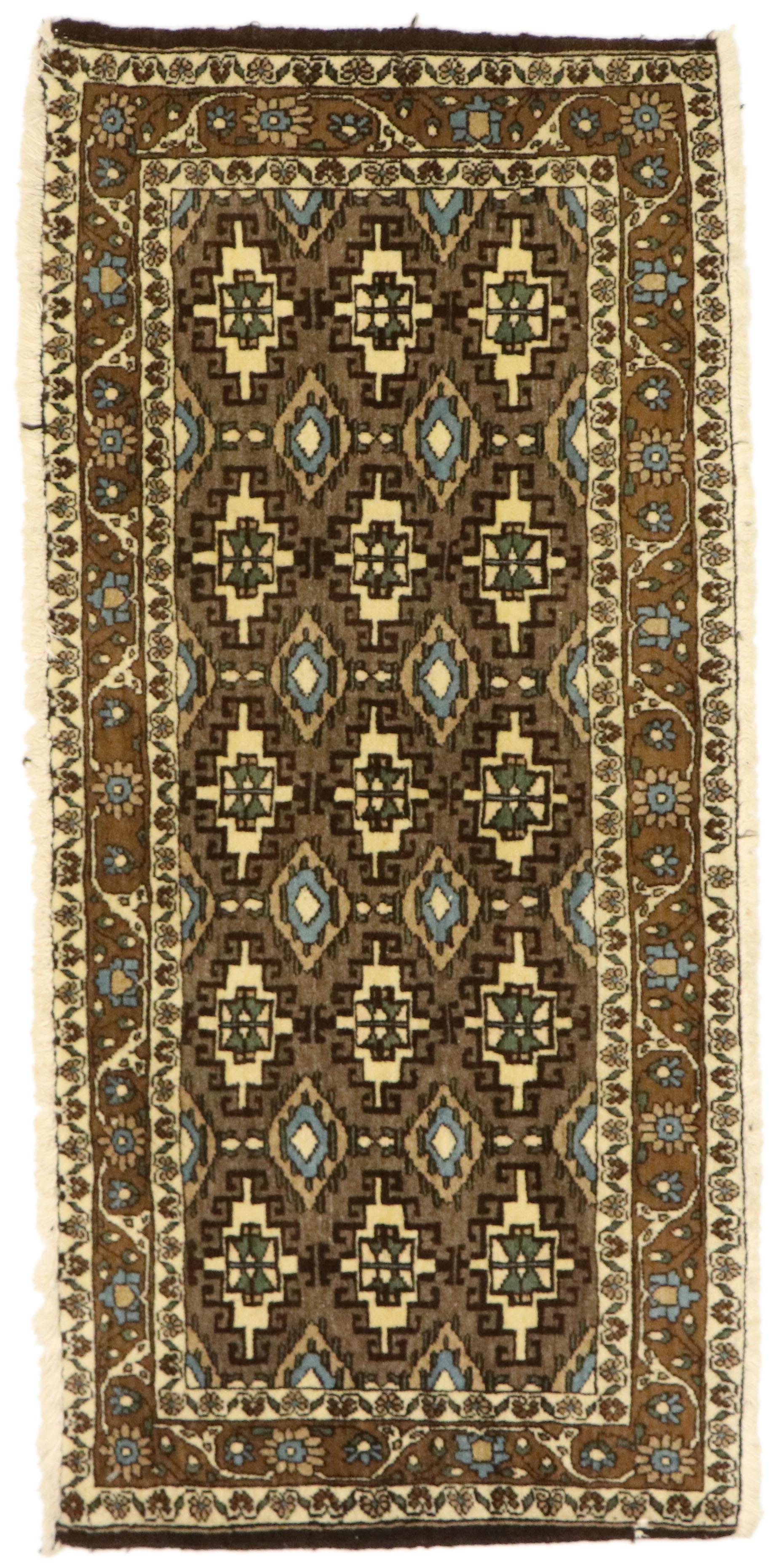 Paar passende persische Mashhad-Teppiche im Mid-Century-Modern-Stil im Angebot 1