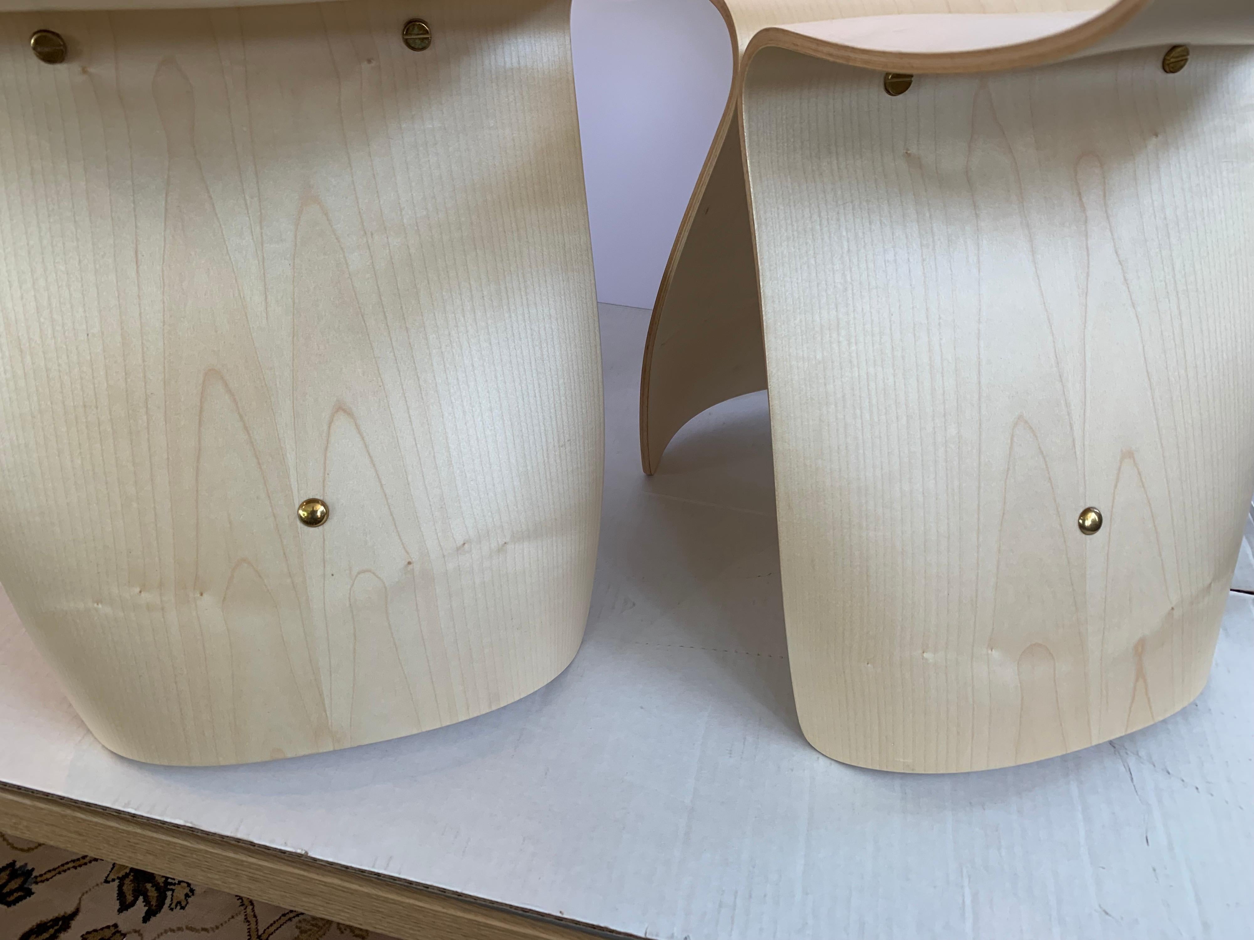 Pair of Matching Vitra Signed Butterfly Stools Stands in Maple by Sori Yanagi In Good Condition In West Hartford, CT