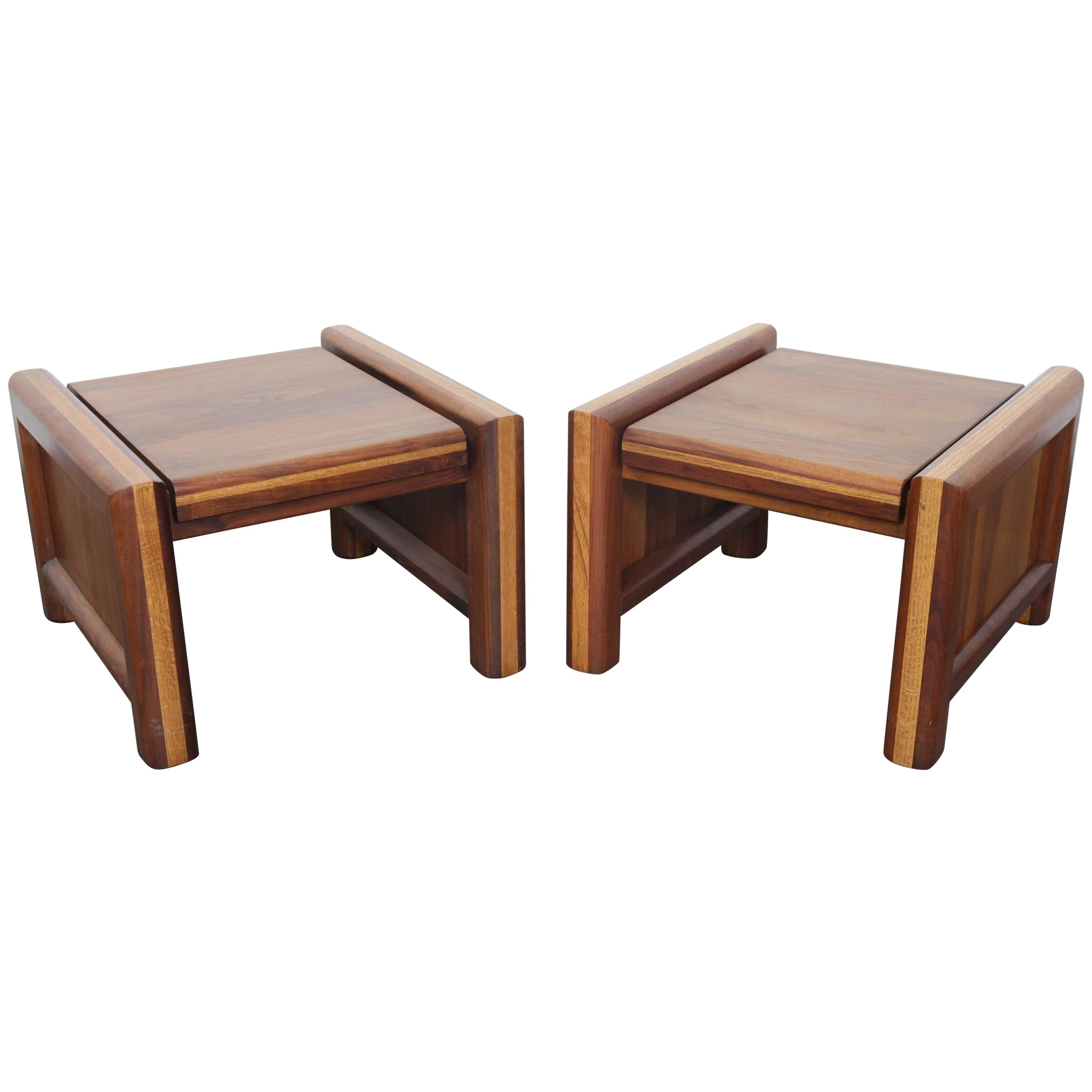 Pair of Matching Walnut 1970s American End Tables For Sale