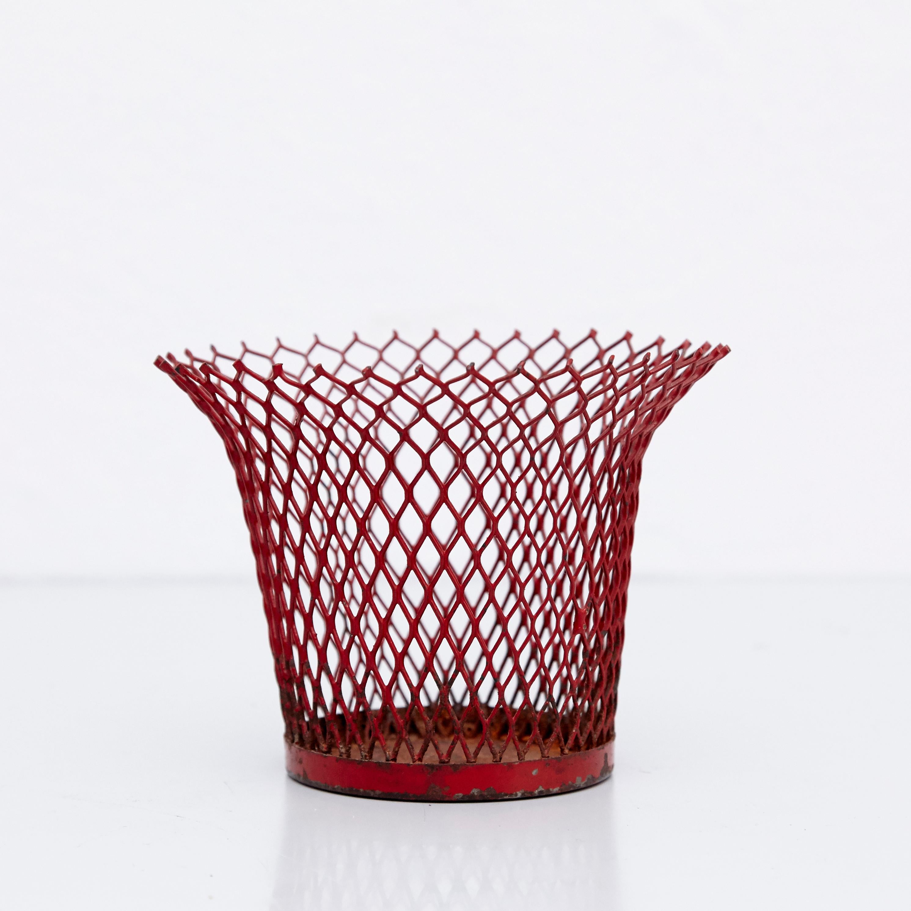 Enameled metal baskets designed by Mathieu Matégot.
Manufactured by Ateliers Mategot (France,) circa 1950.
Lacquered perforated metal, it has some traces of rust.

In original condition, with wear consistent with age and use, preserving a