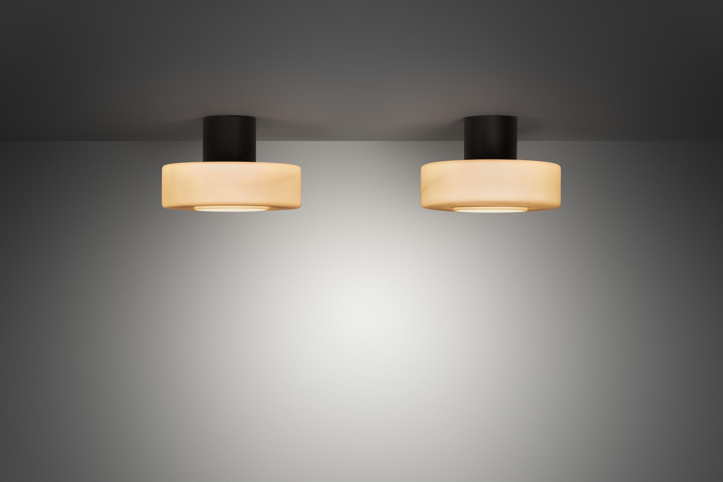 Dutch lighting design of the 1960s was marked by an exploration of modern materials and a fascination with light as a spatial element. Manufacturers such as Raak and Philips were at the forefront of this movement, producing fixtures that combined