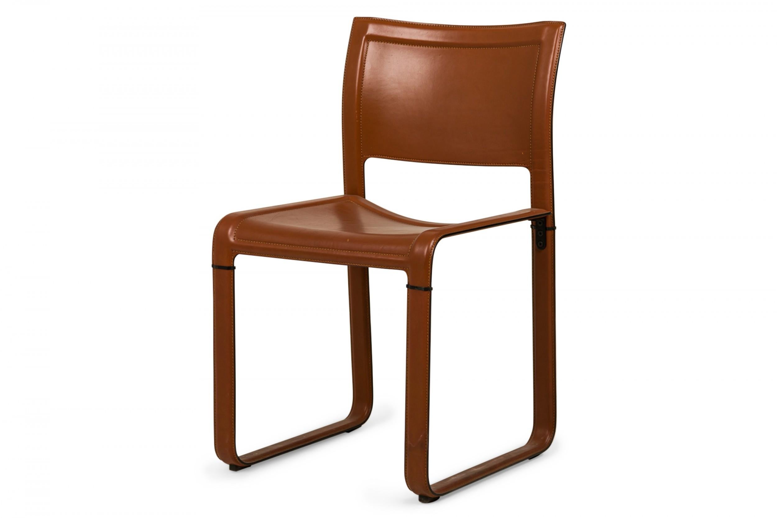 Mid-Century Modern Paire de chaises d'appoint italiennes Matteo Grassi gainées de cuir Brown en vente