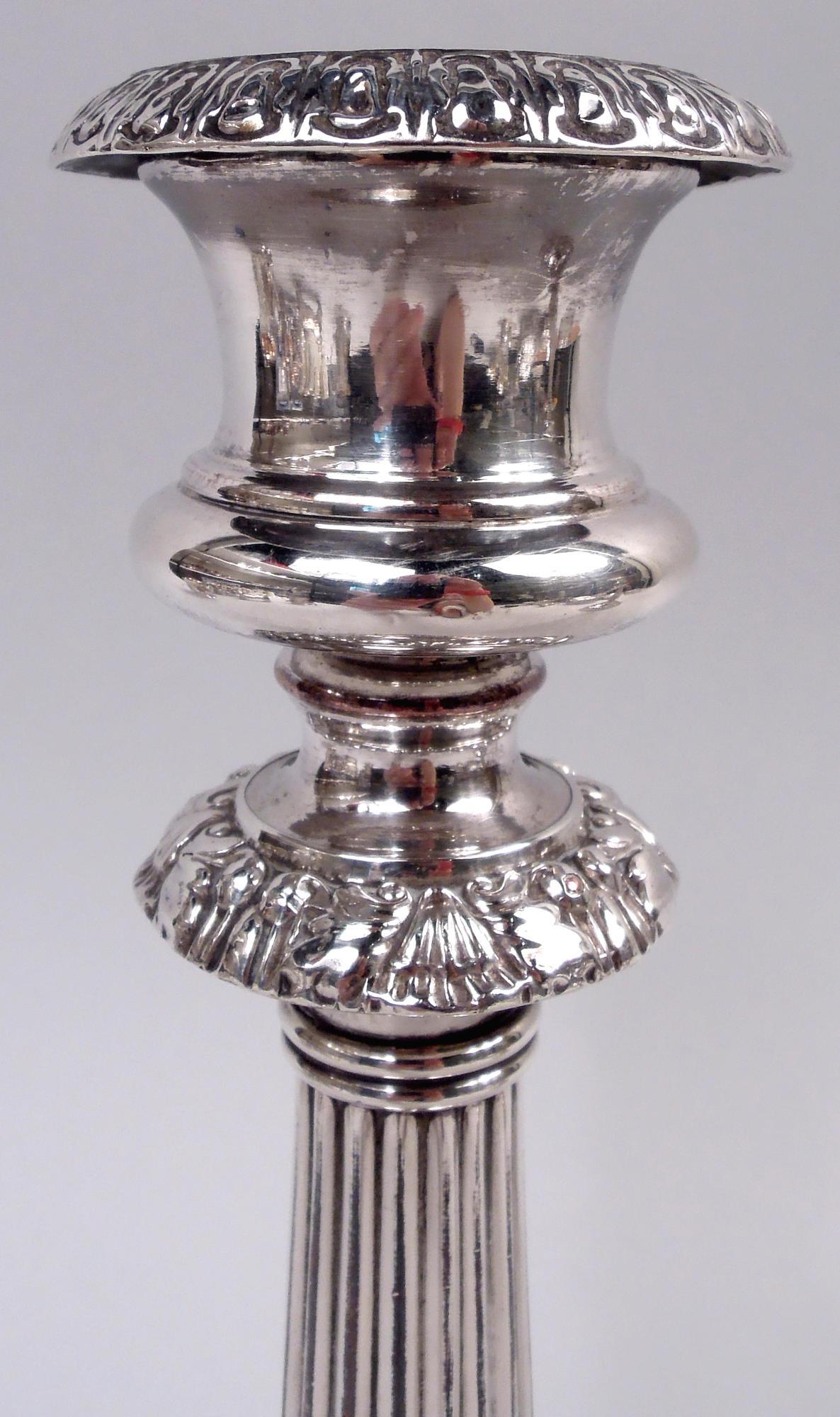 Paar Matthew Boulton Georgian Regency Sheffield Platte Kerzenständer (19. Jahrhundert) im Angebot