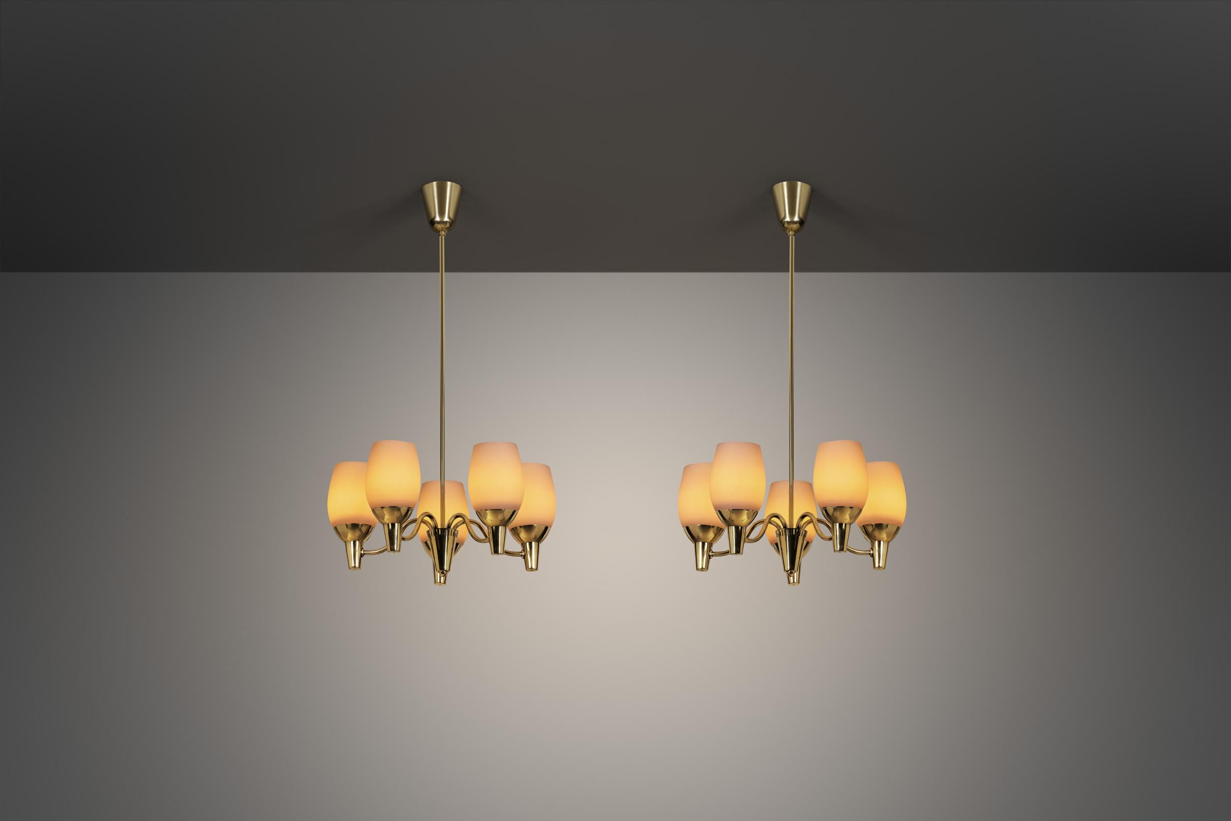 Metà XX secolo Coppia di lampadari 