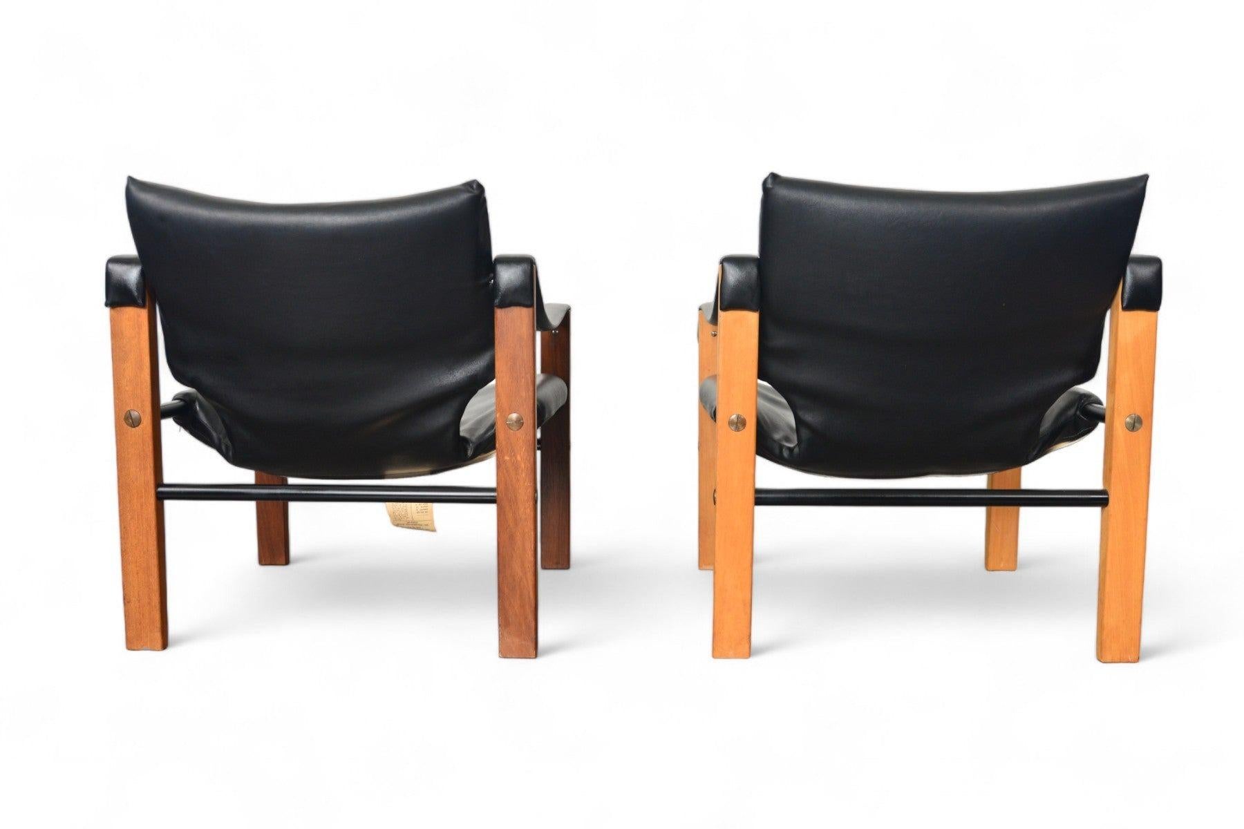 Mid-Century moderno Coppia di sedie da salotto Safari di Maurice Burke + ottomana in vendita