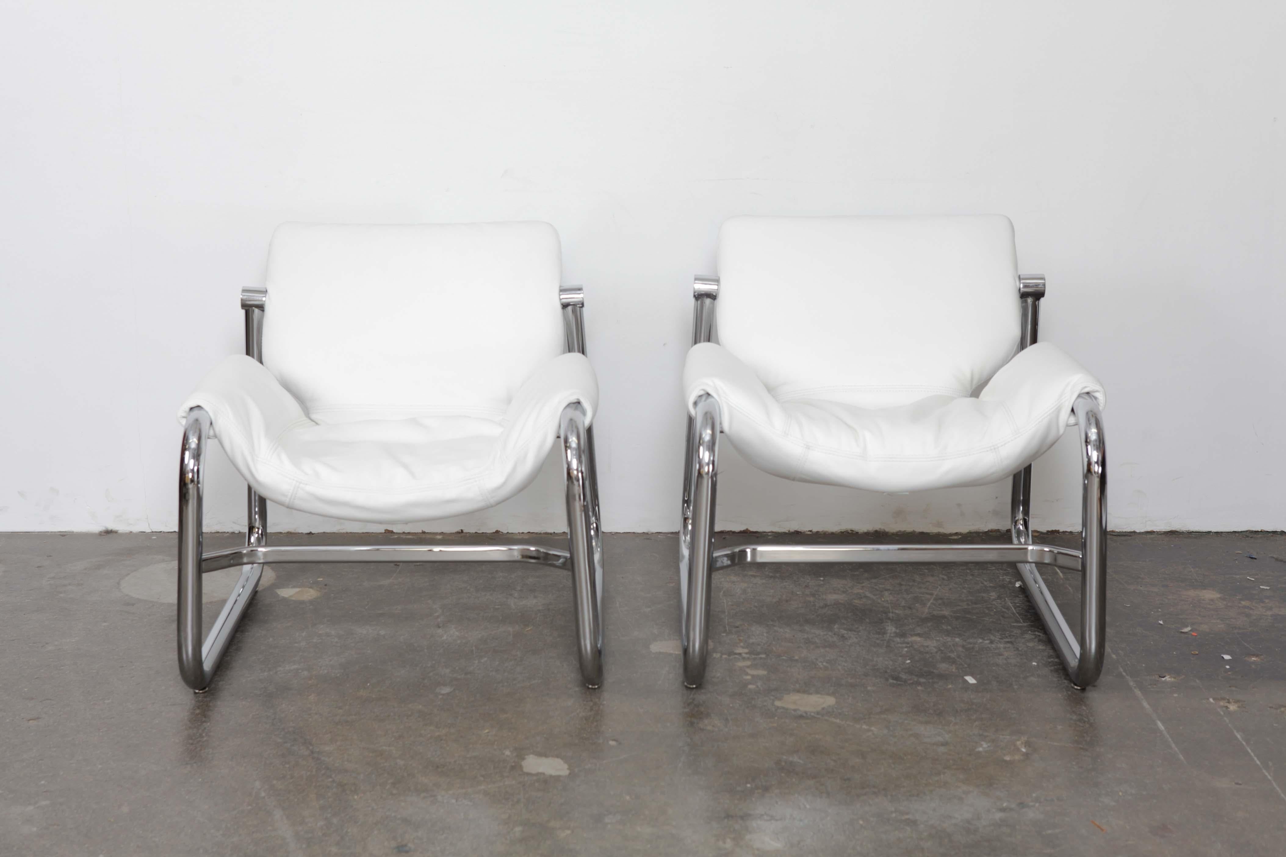 Pair of white leather and chrome tubular metal framed lounge chairs designed by Maurice Burke for Pozza, Brazil, 1960s. Newly upholstered in Italian white leather.