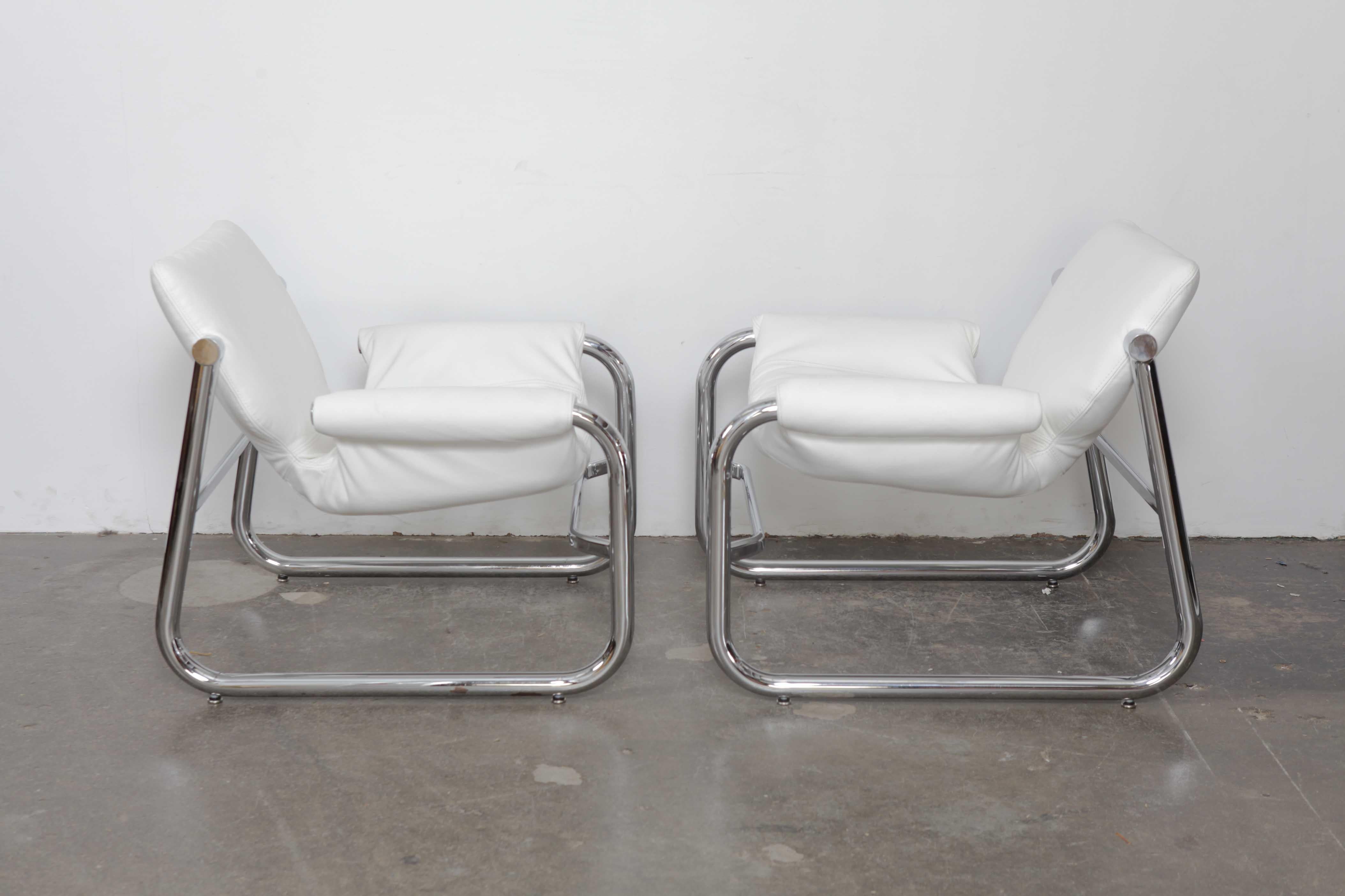 Mid-Century Modern Pair of Maurice Burke Tubular Chrome and White Leather Chairs for Pozza, Brazil For Sale