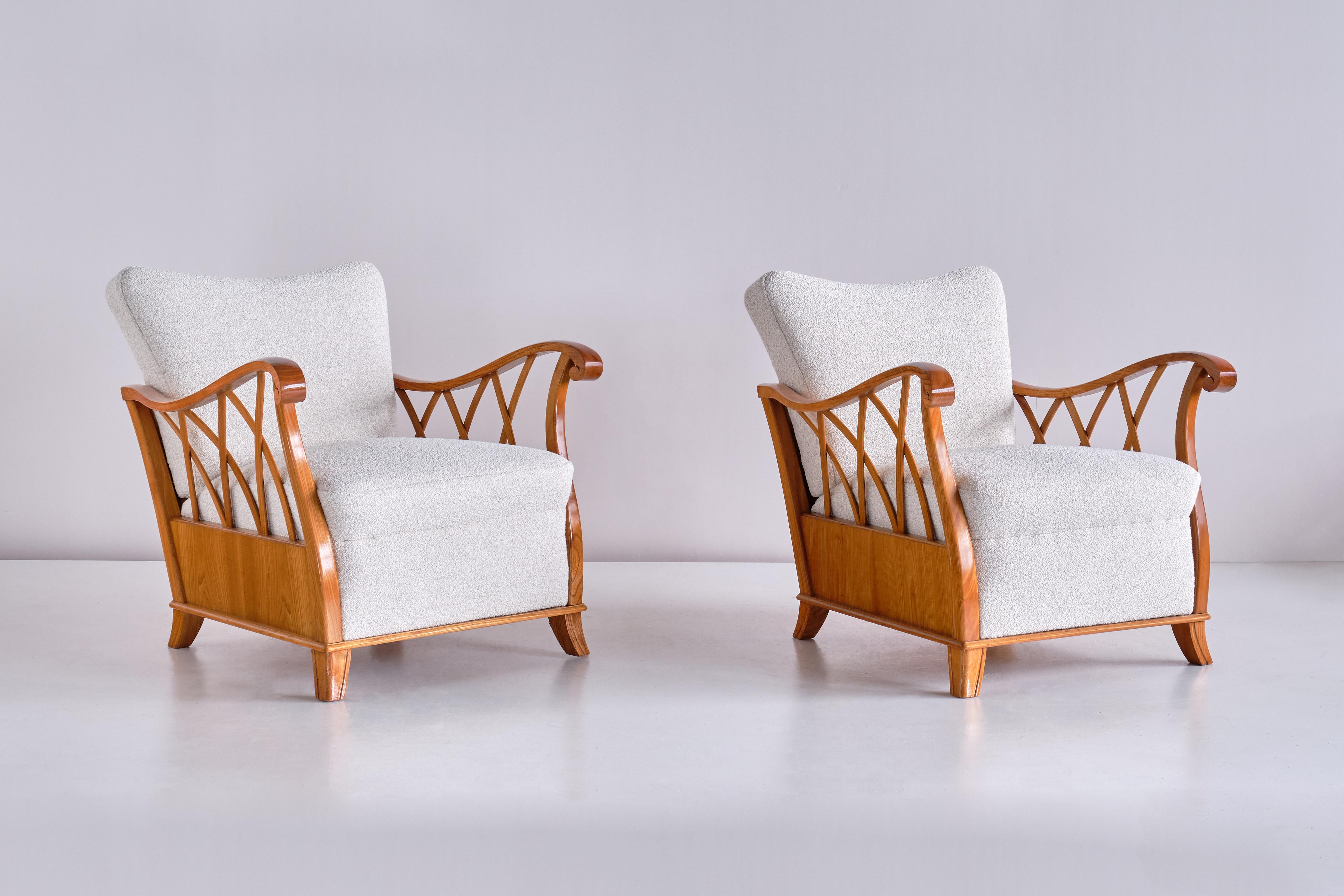 This rare pair of armchairs was designed by Maurizio Tempestini in the late 1940s. The elm wood frames are characterized by the delicate lines of the open arms and the tapered legs. The shape is further accentuated by the curved lines of the