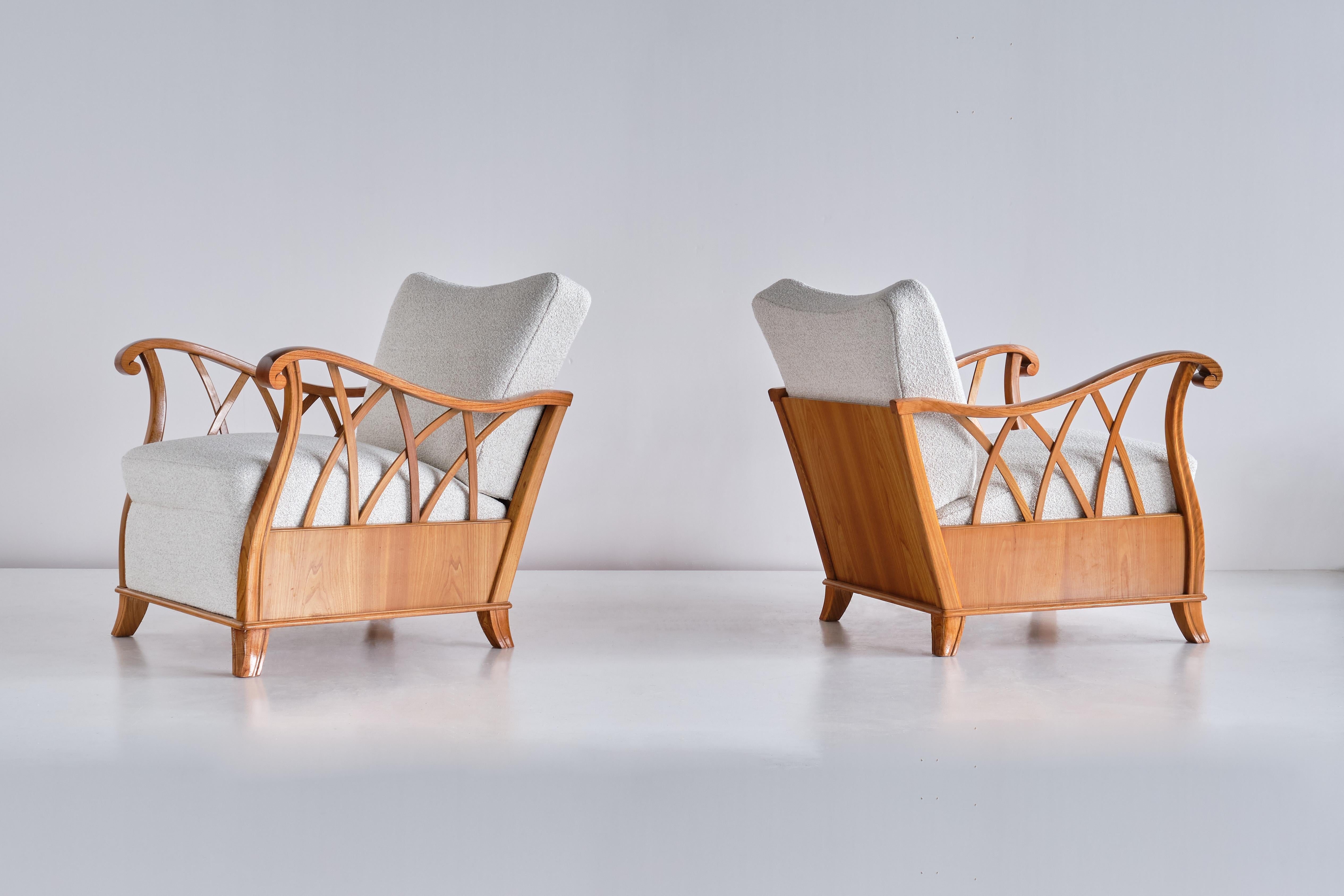 Mid-Century Modern Pair of Maurizio Tempestini Armchairs in Elm and White Bouclé, Italy, 1940s