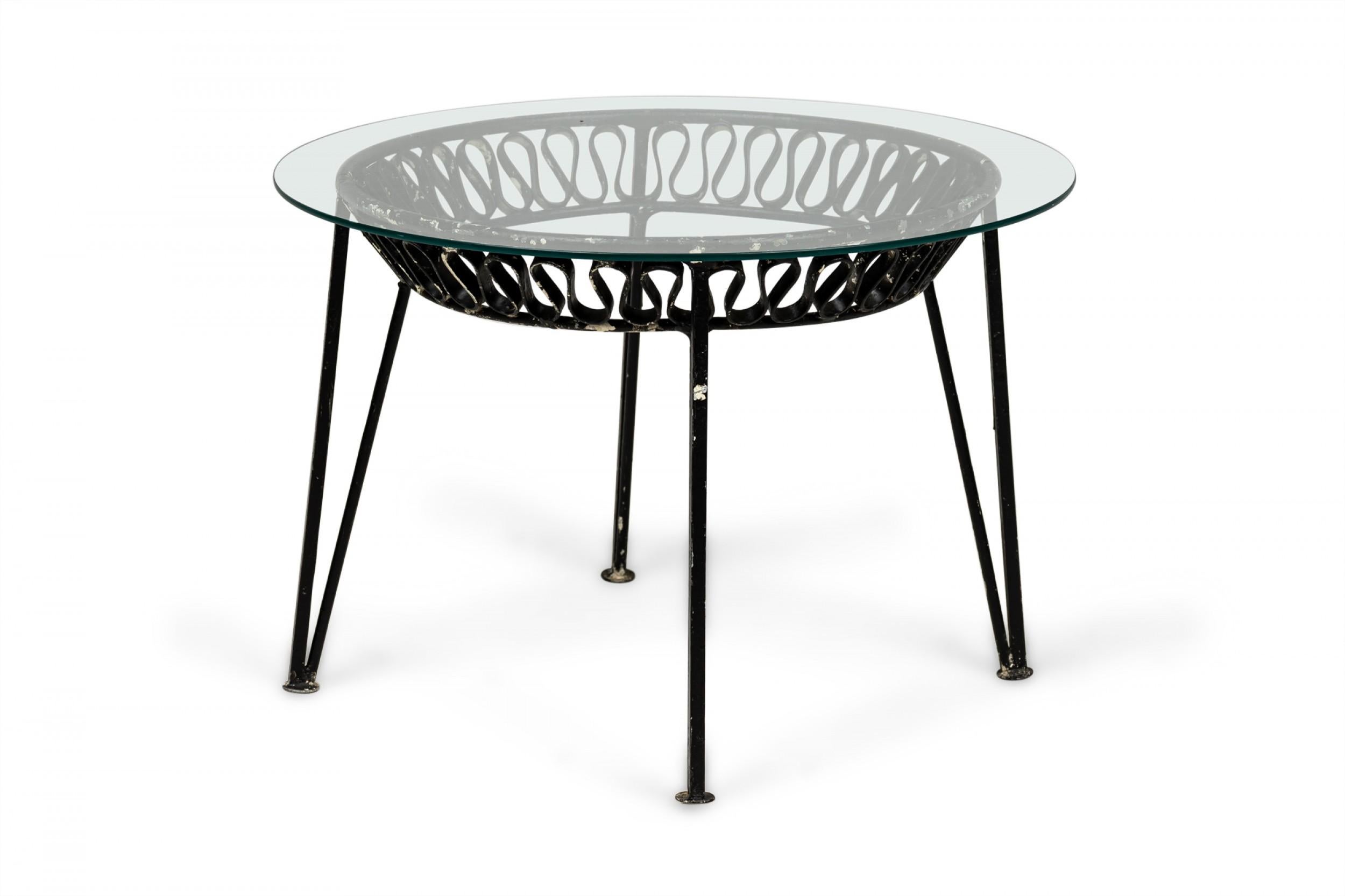 Pair of Maurizio Tempestini for Salterini Midcentury Circular Metal End Tables In Good Condition For Sale In Queens, NY