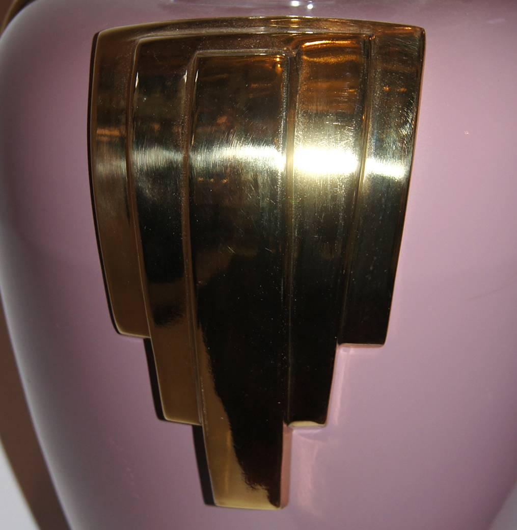 Milieu du XXe siècle Paire de lampes de table en porcelaine mauve en vente