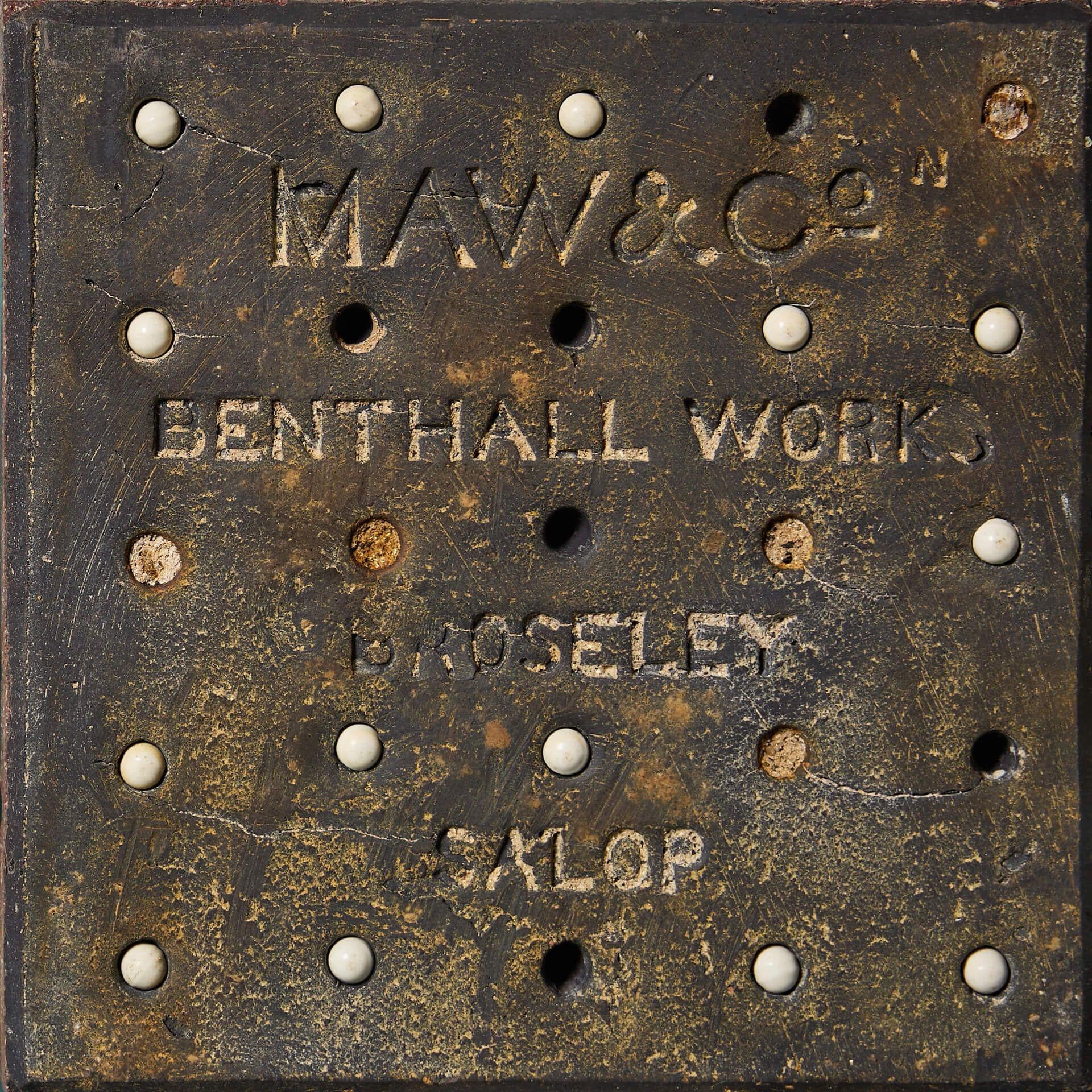 Anglais Paire de carreaux décoratifs encaustiques Maw & Co en vente