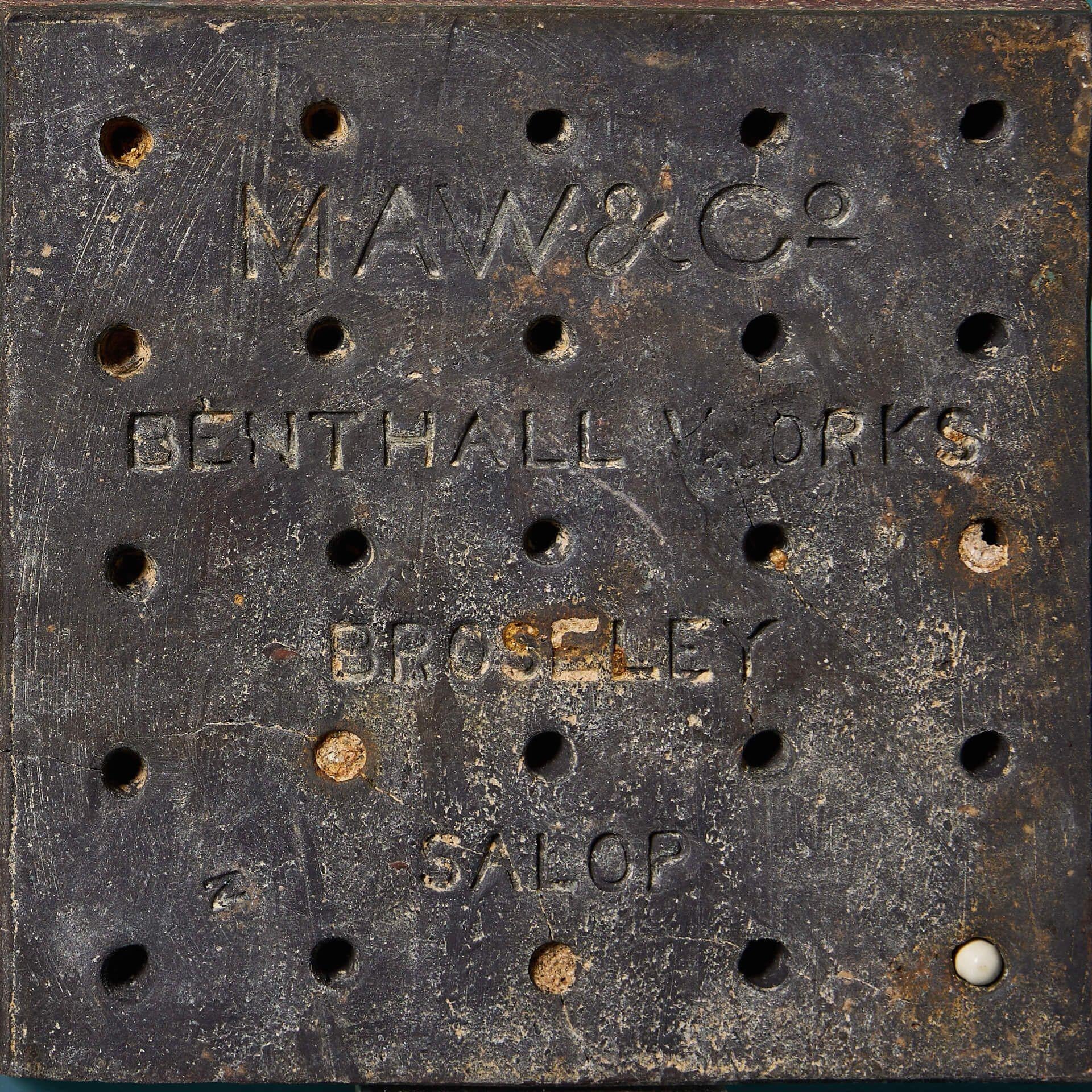 Paar Maw & Co Encaustic Dekorative Kacheln (Englisch) im Angebot