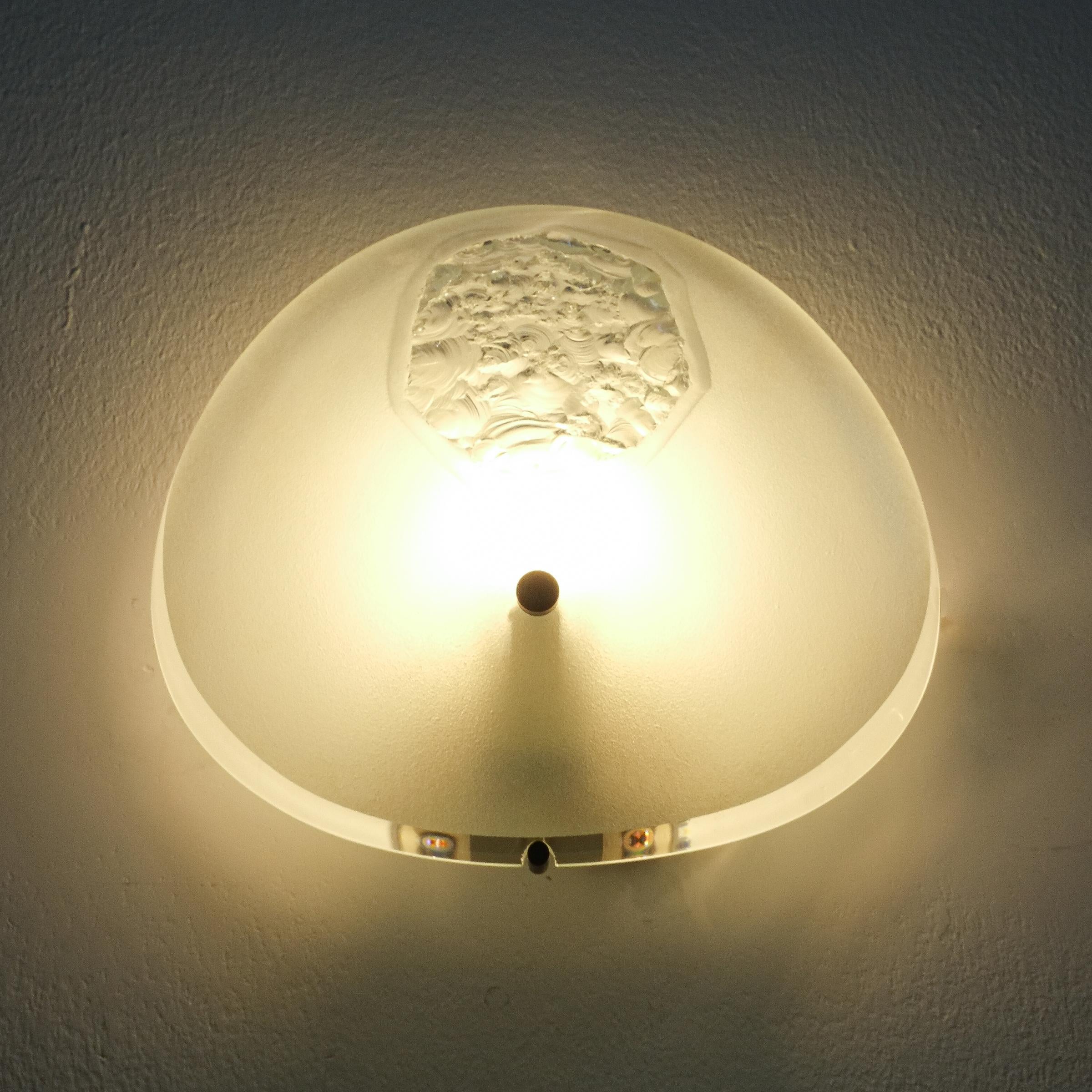 Max Ingrand Fontana Arte, Chiseled Thick Glass Sconces, Italy, 1960 4