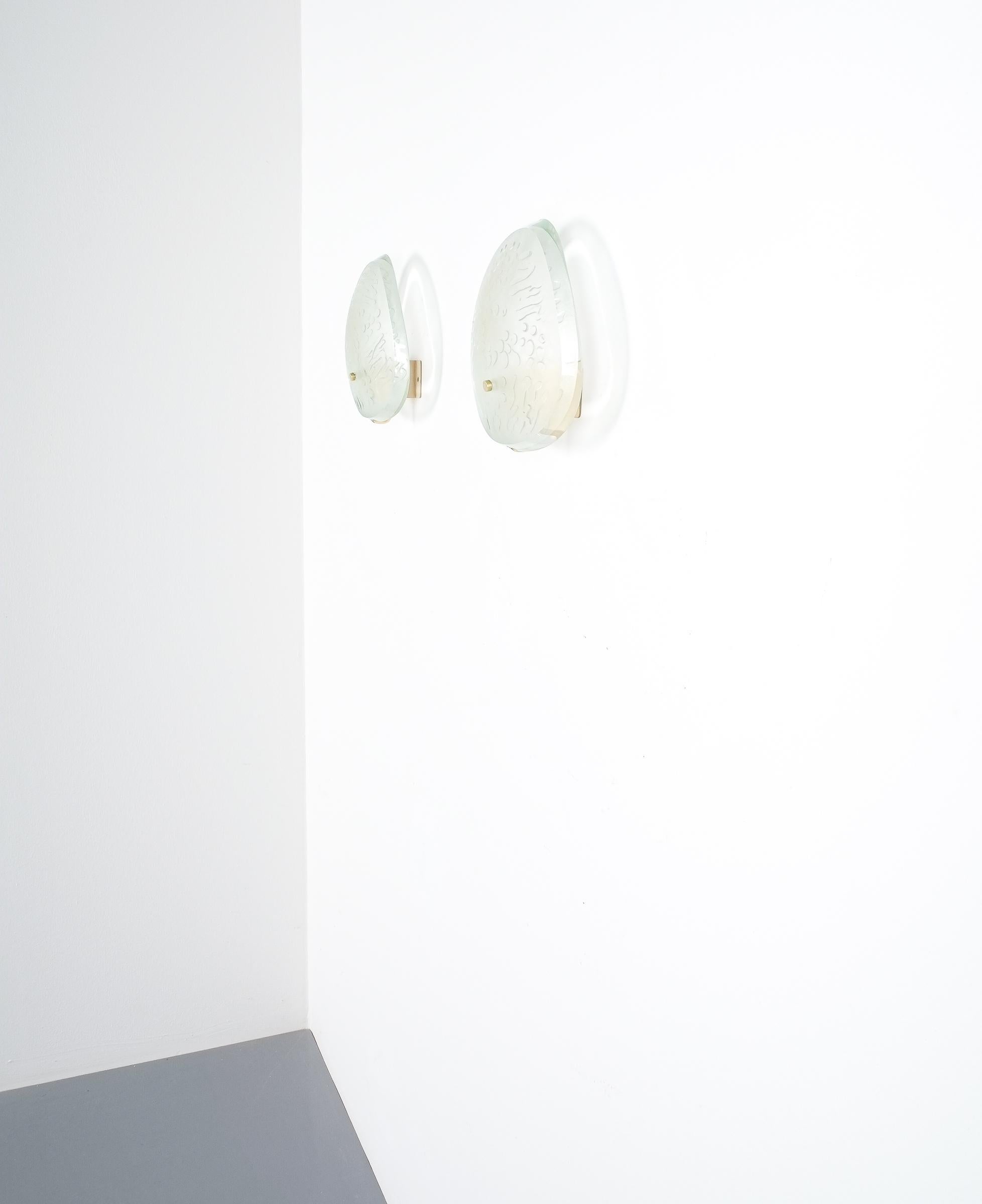 Pair of Max Ingrand for Fontana Arte Thick Glass Sconces, Italy, 1960 4
