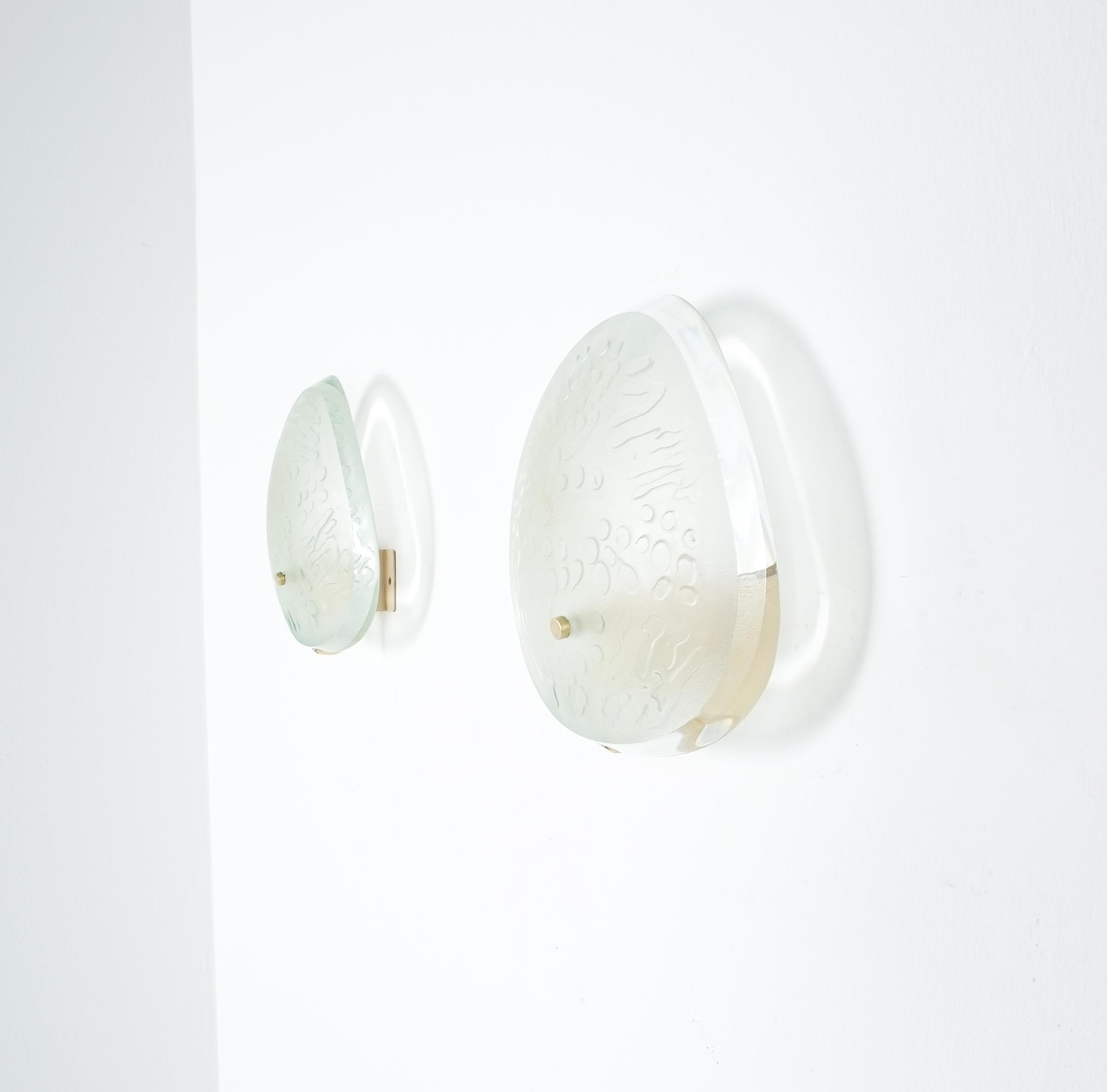Mid-20th Century Pair of Max Ingrand for Fontana Arte Thick Glass Sconces, Italy, 1960