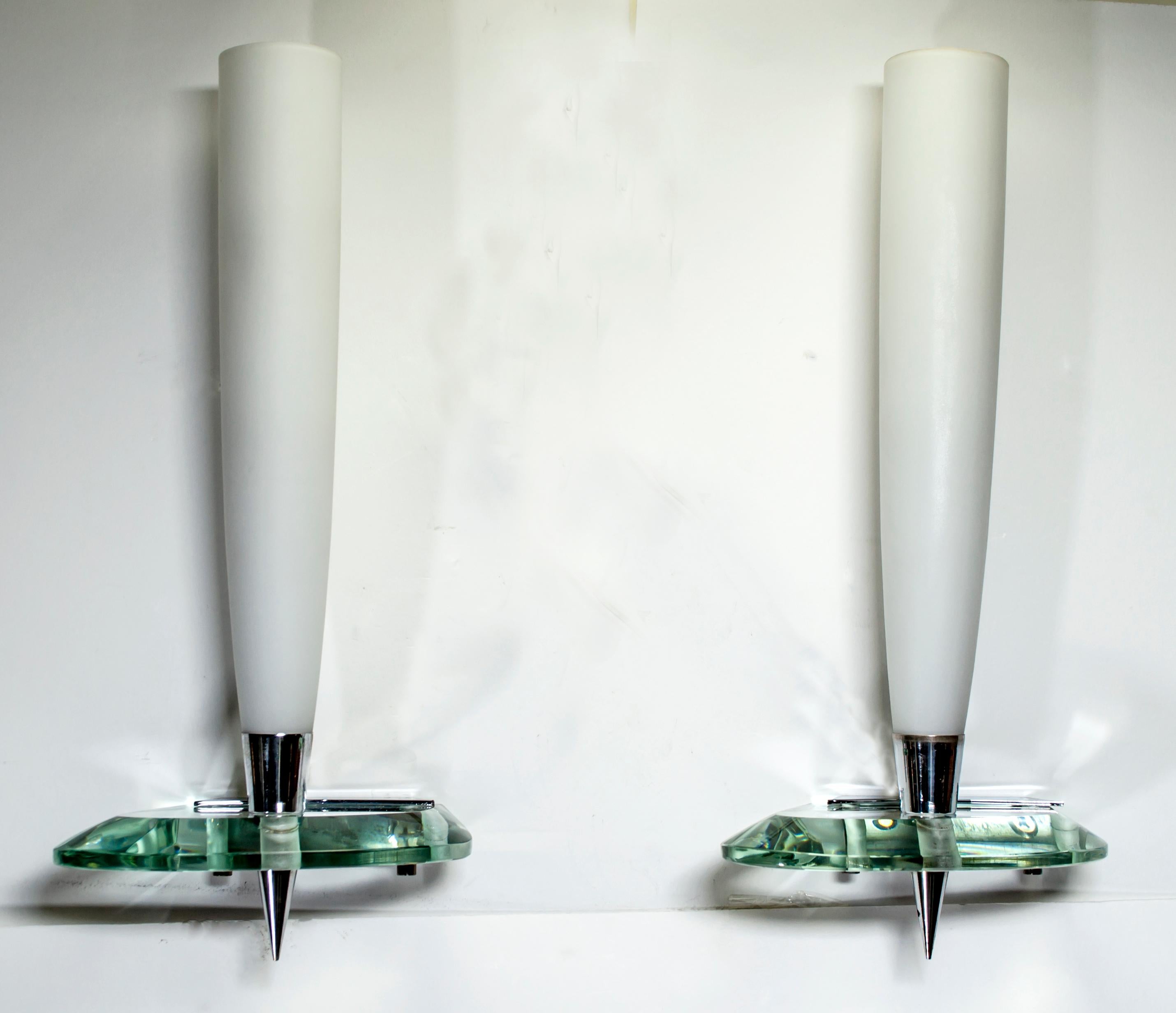 Mid-Century Modern Pair of Max Ingrand Italian Satined Glass Sconces by Fontana Arte, 1950s