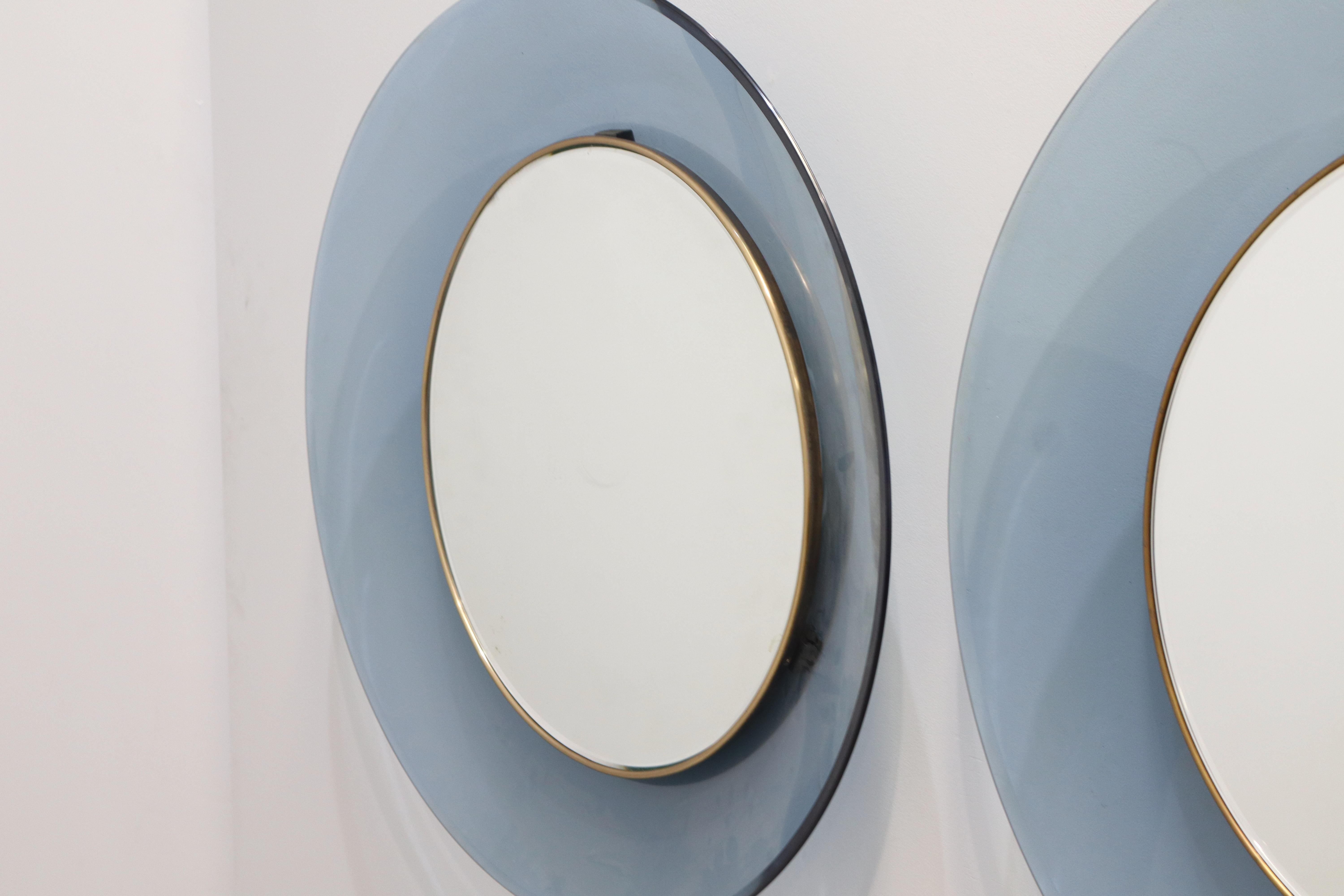 Paar Max Ingrand-Spiegel für Fontana Arte Model 1699 mit blauem Glasrand (20. Jahrhundert) im Angebot