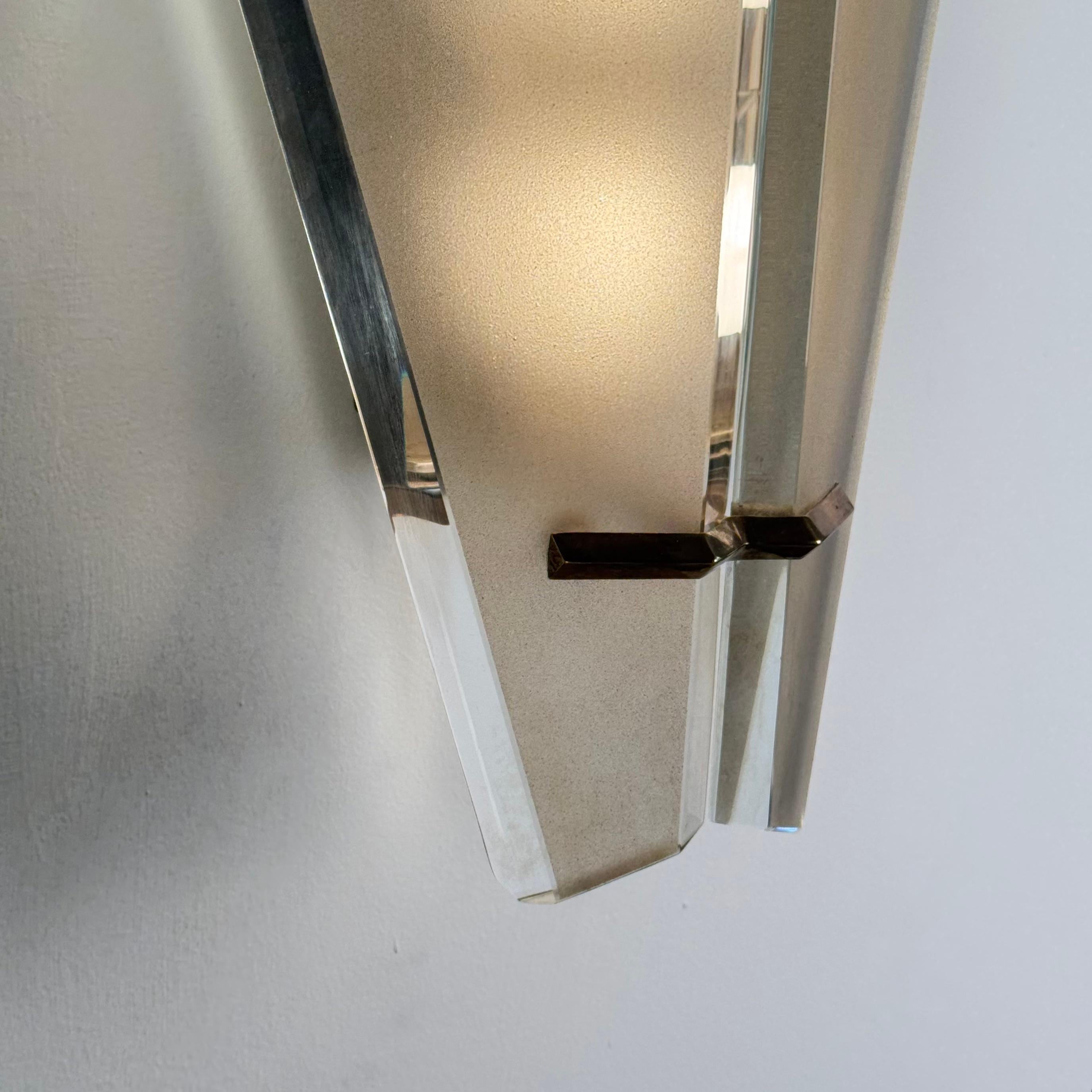 Pair of Max Ingrand Model 1943 Wall Lights in Frosted and Bevelled Glass, 1950s en venta 9