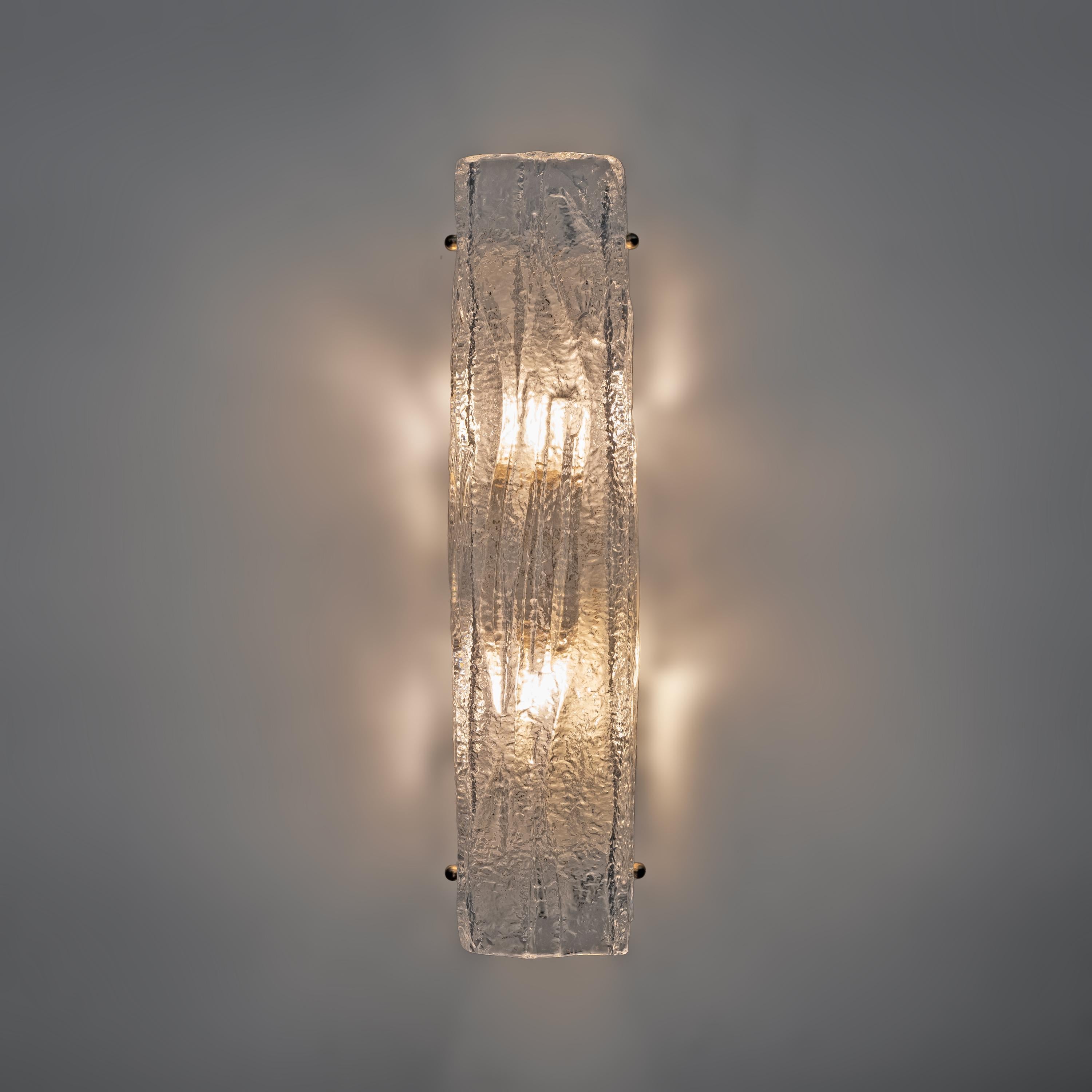 Contemporary Pair of Mazzega-Style Crystal Natural Murano Glass Sconces For Sale