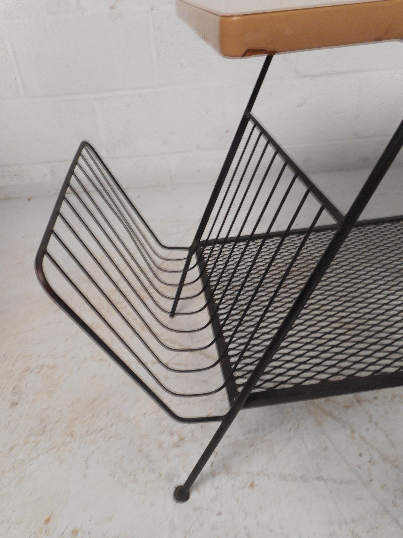 Pair of McCobb Style Side Tables with Magazine Racks In Good Condition For Sale In Brooklyn, NY