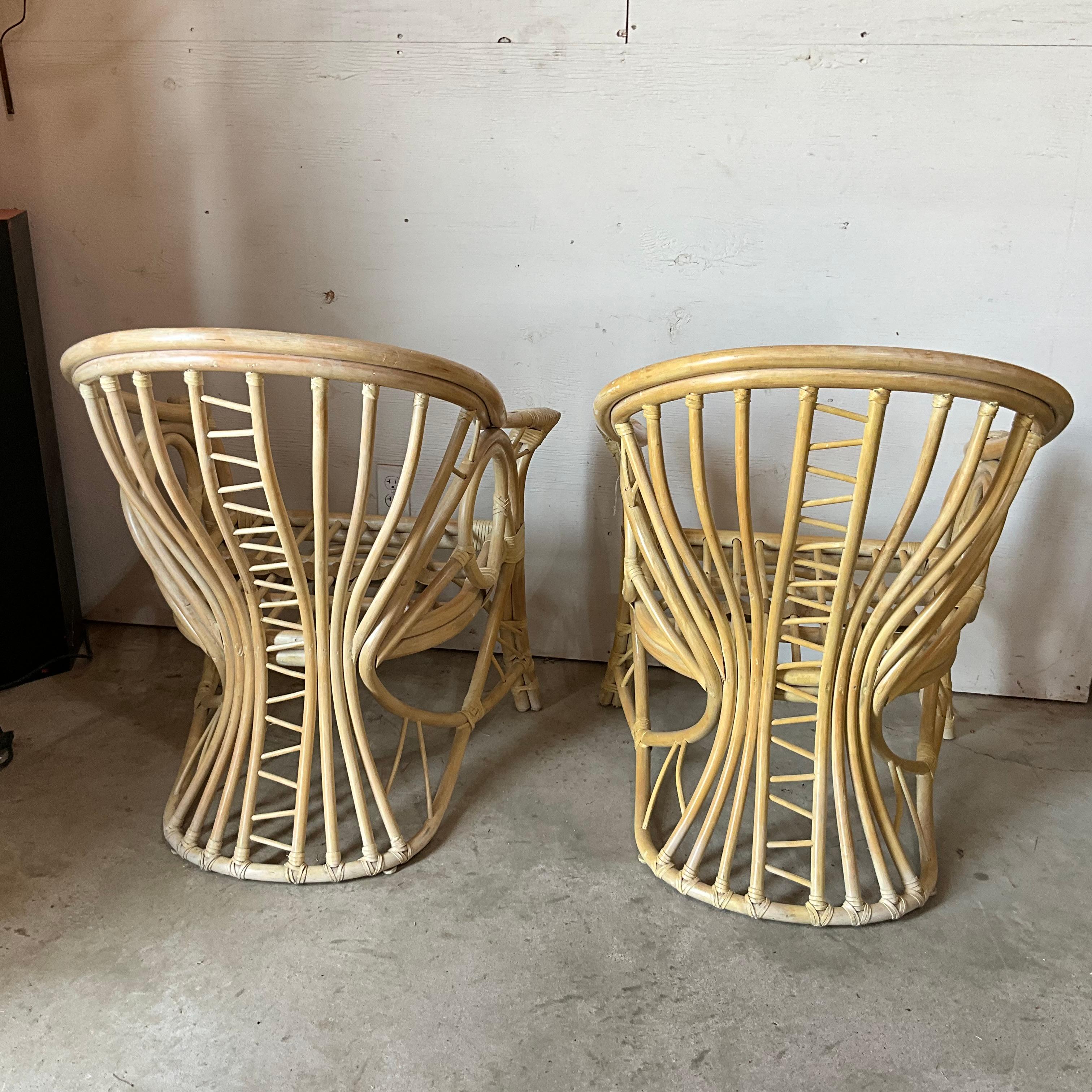 Coppia di sedie da salotto in bambù McGuire, finitura originale, senza cuscini In condizioni buone in vendita a West Palm Beach, US