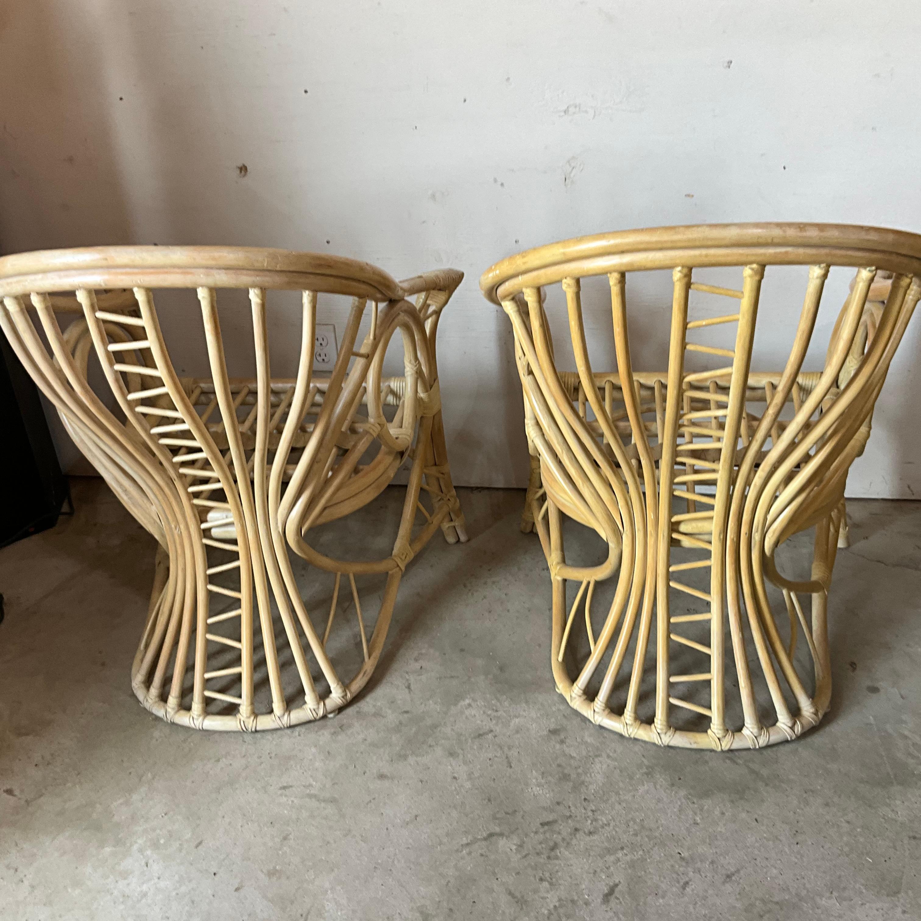 Coppia di sedie da salotto in bambù McGuire, finitura originale, senza cuscini in vendita 1