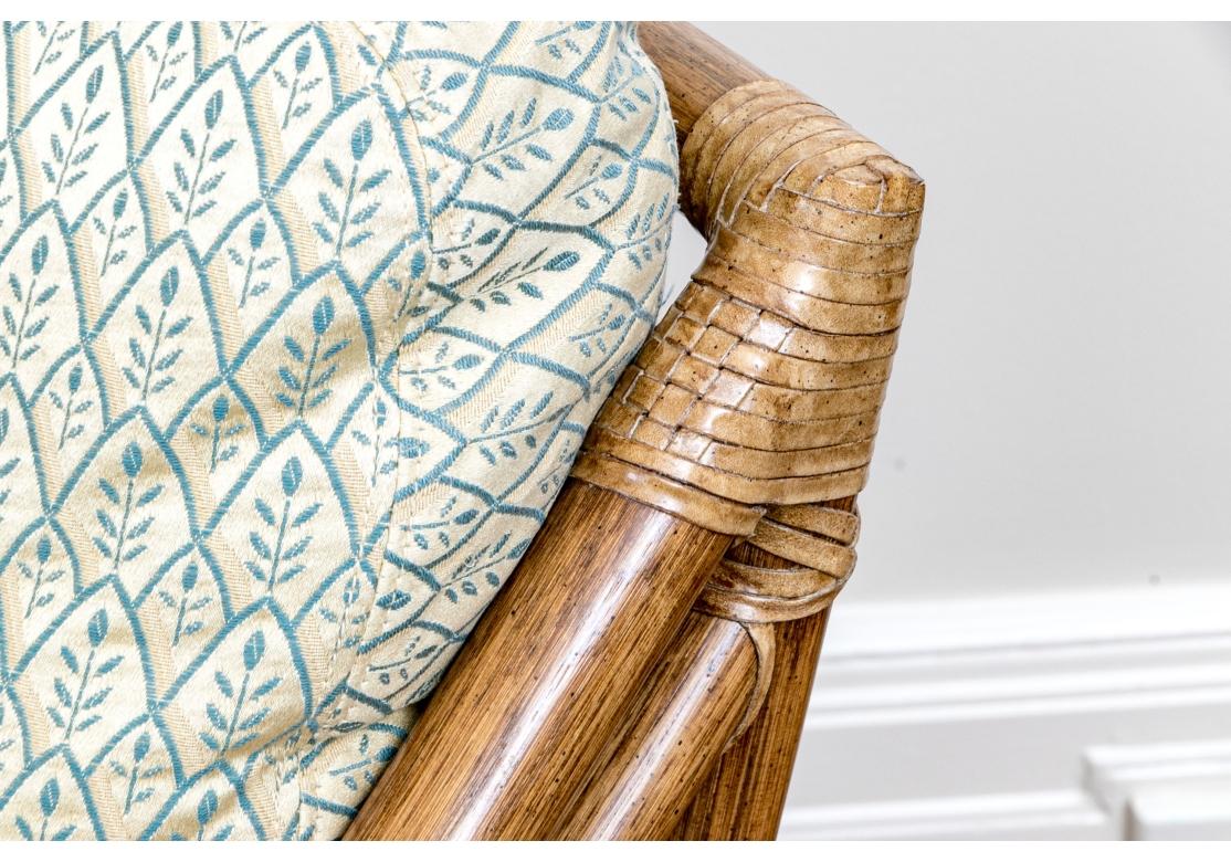 Tissu McGuire Boho fauteuils à dossier cible en rotin avec pouf en vente