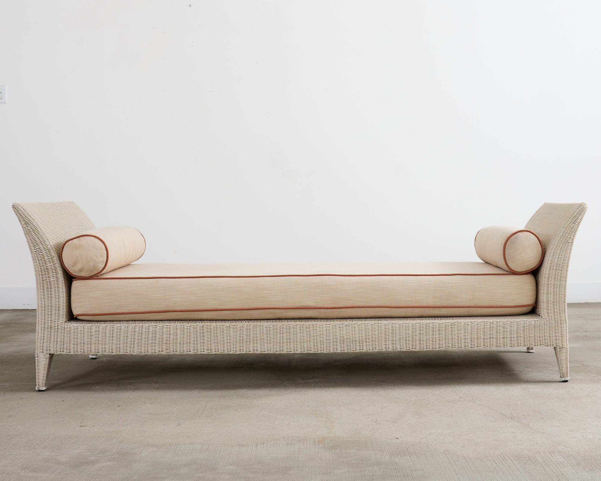 Pareja de Chaise Longue de jardín McGuire Camas de día con banco en Bueno estado para la venta en Rio Vista, CA