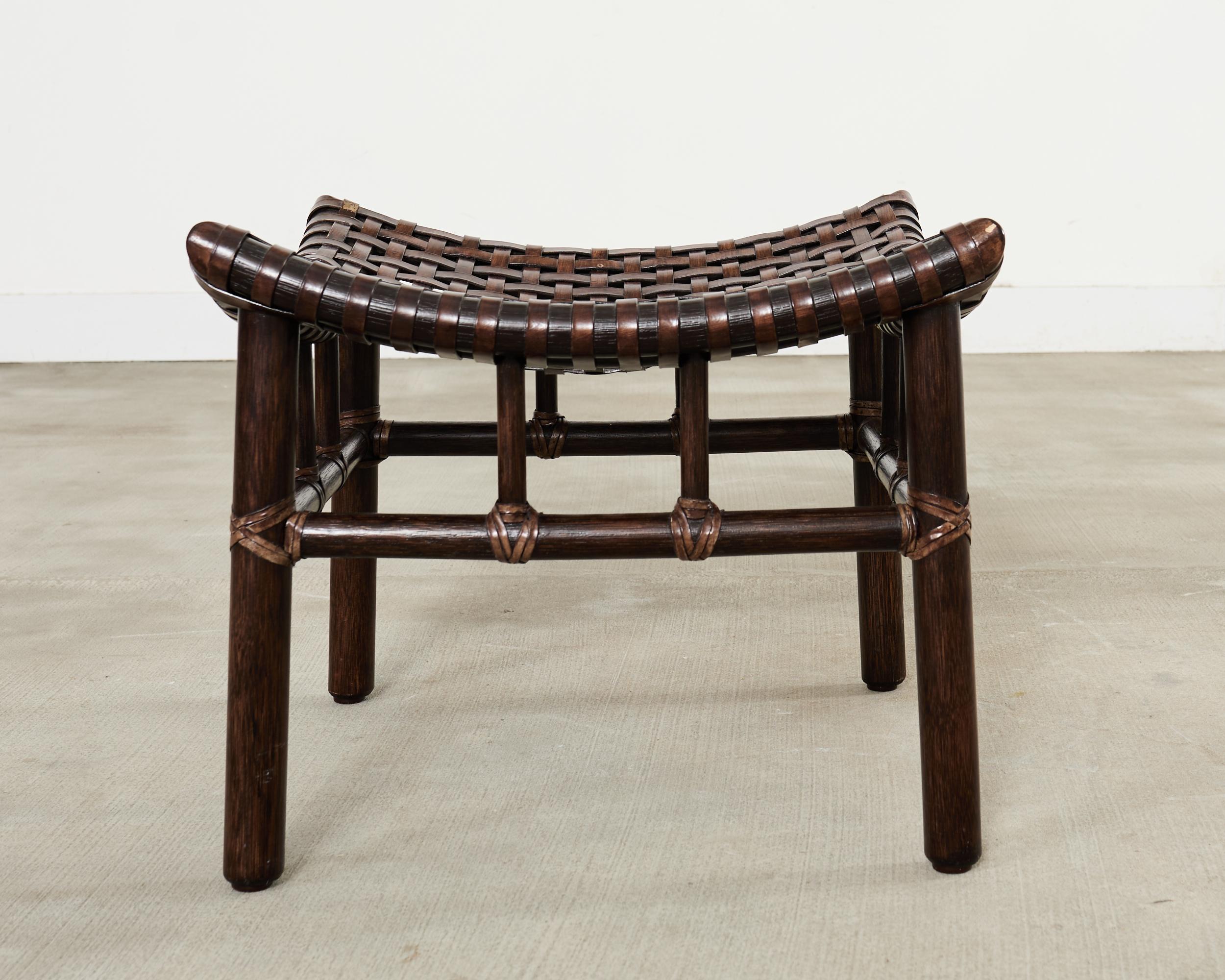 Coppia di sgabelli McGuire in pelle intrecciata e rattan In condizioni buone in vendita a Rio Vista, CA