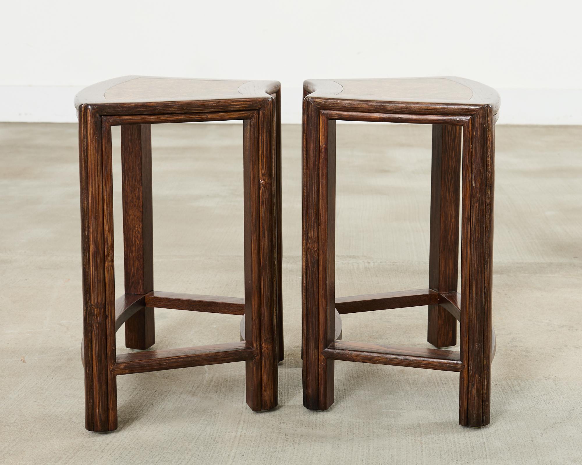 Pair of McGuire Midcentury Oak Demilune Stools en venta 2