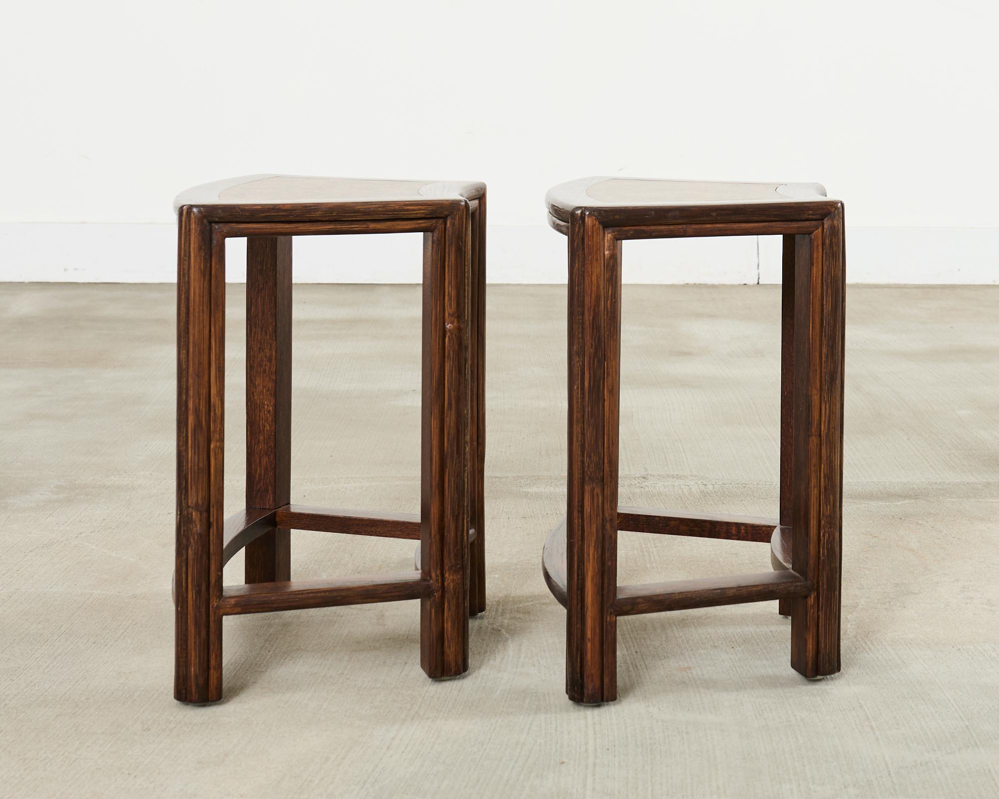 Pair of McGuire Midcentury Oak Demilune Stools en Bueno estado para la venta en Rio Vista, CA