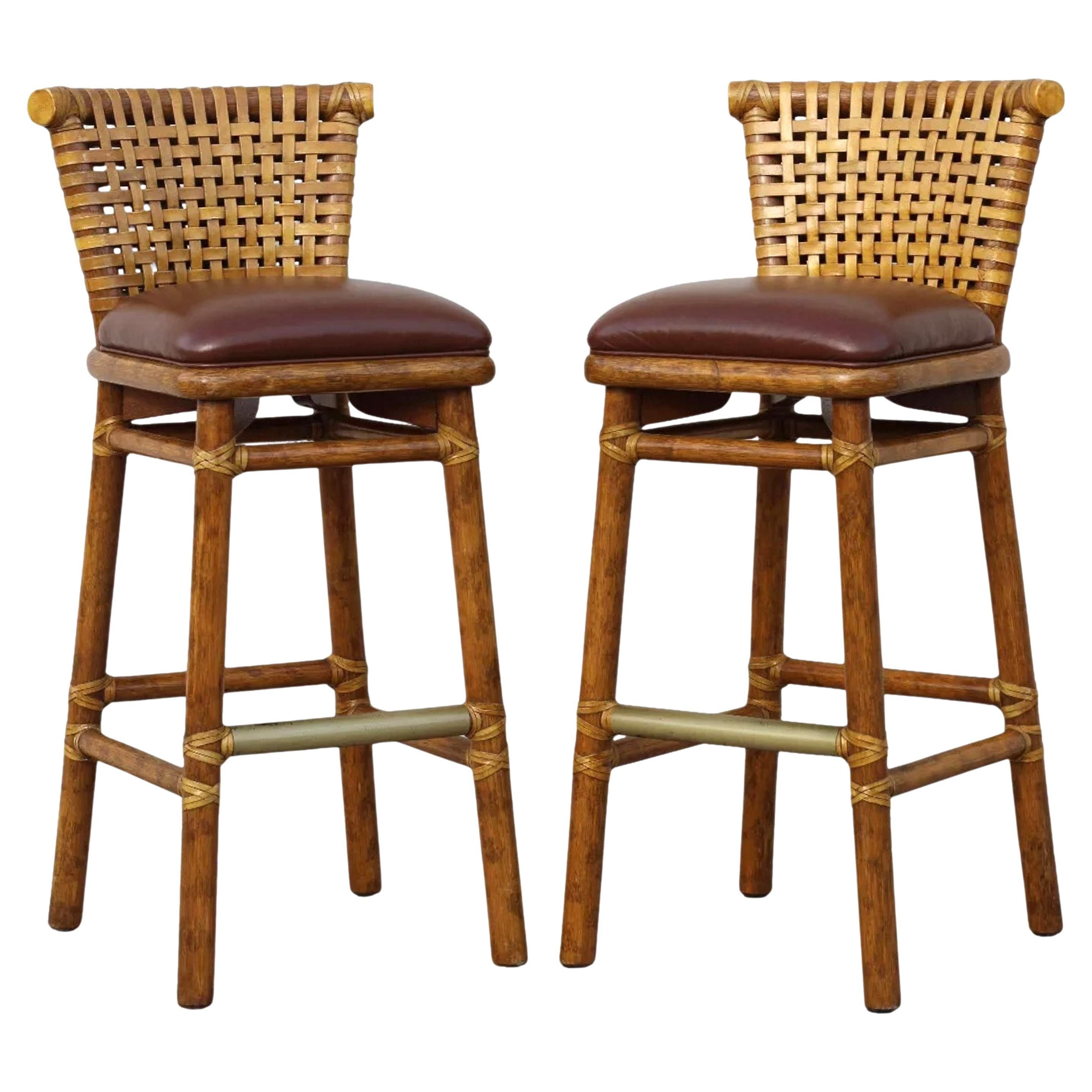 Pareja de taburetes de bar McGuire Organic Modern de cuero crudo con cordones y ratán