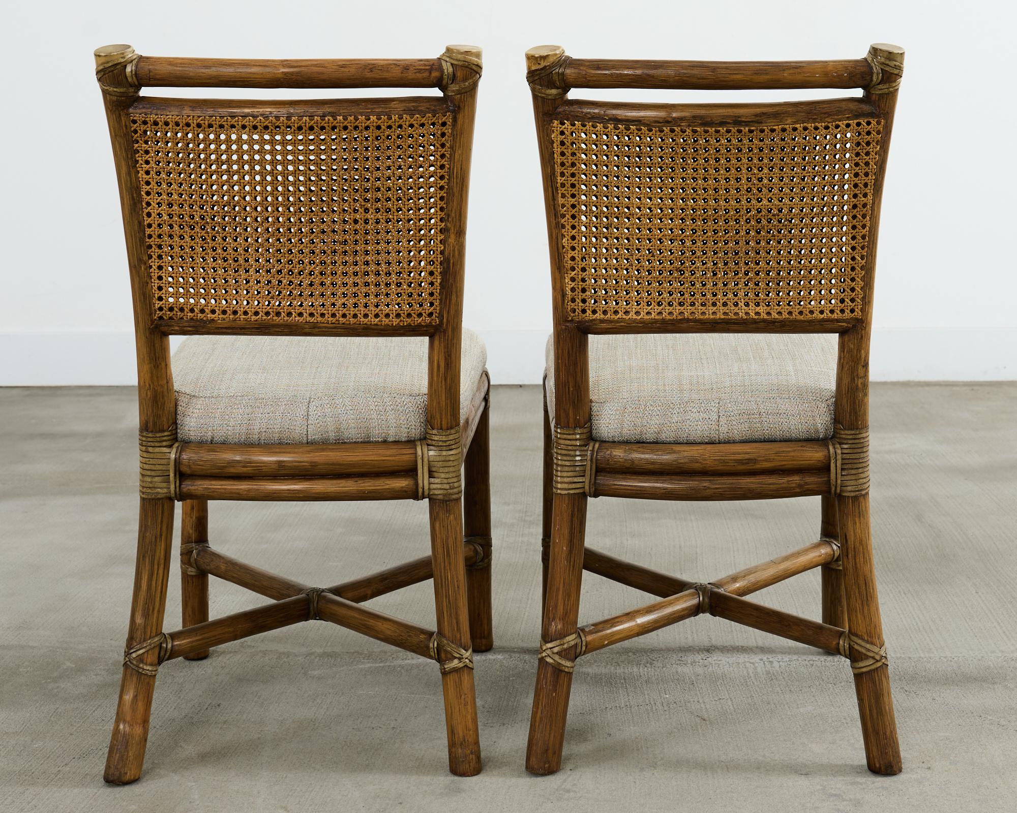 Coppia di sedie da pranzo moderne organiche McGuire in rattan e canna in vendita 4