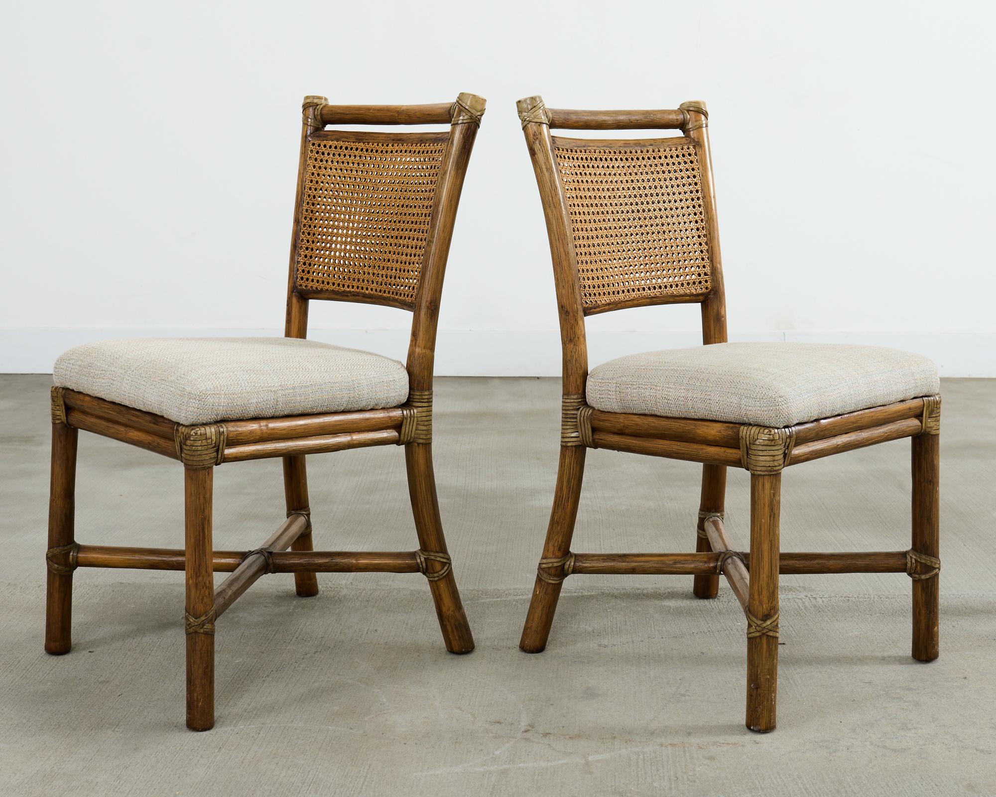 Americano Coppia di sedie da pranzo moderne organiche McGuire in rattan e canna in vendita