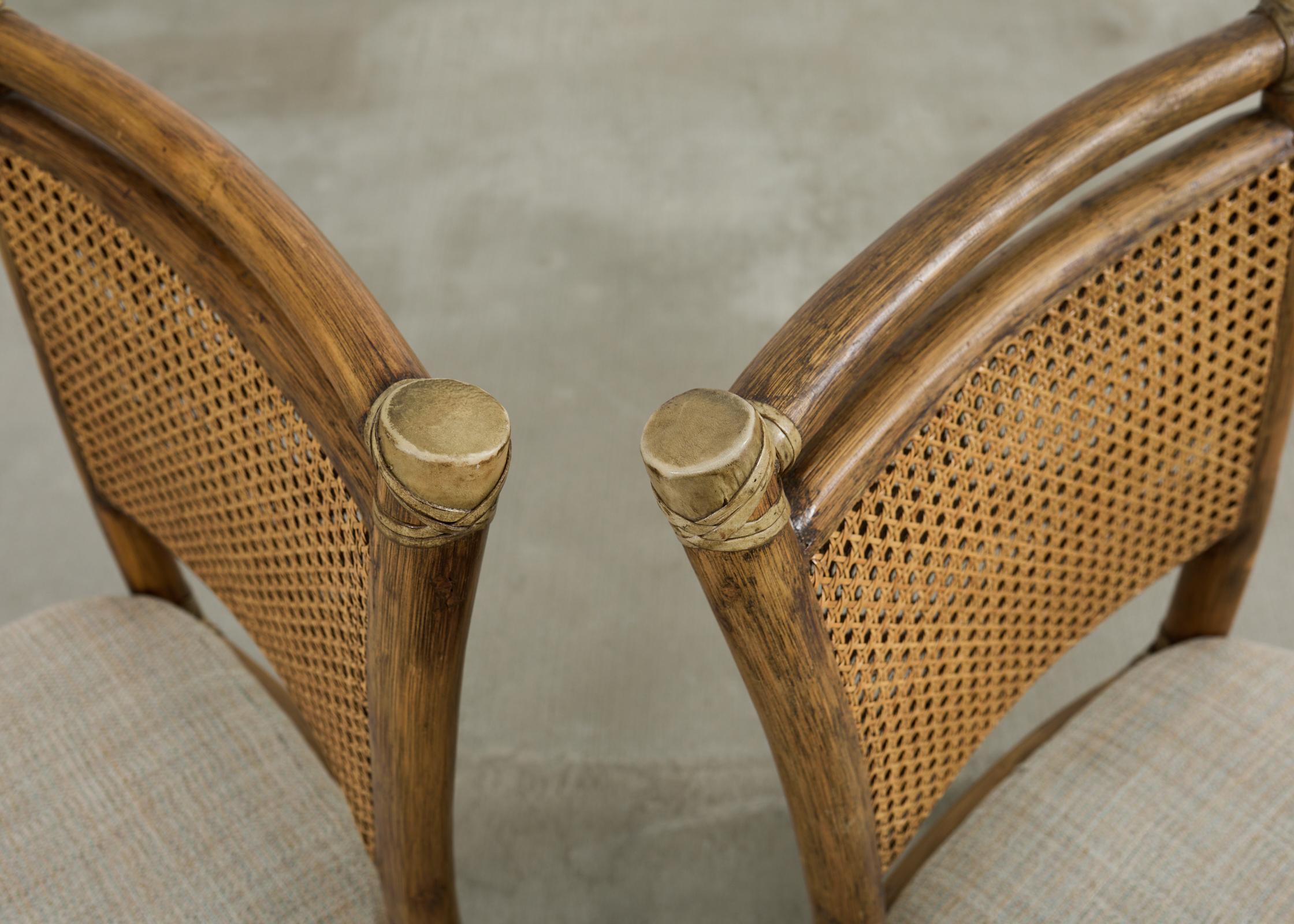 Pelle Coppia di sedie da pranzo moderne organiche McGuire in rattan e canna in vendita